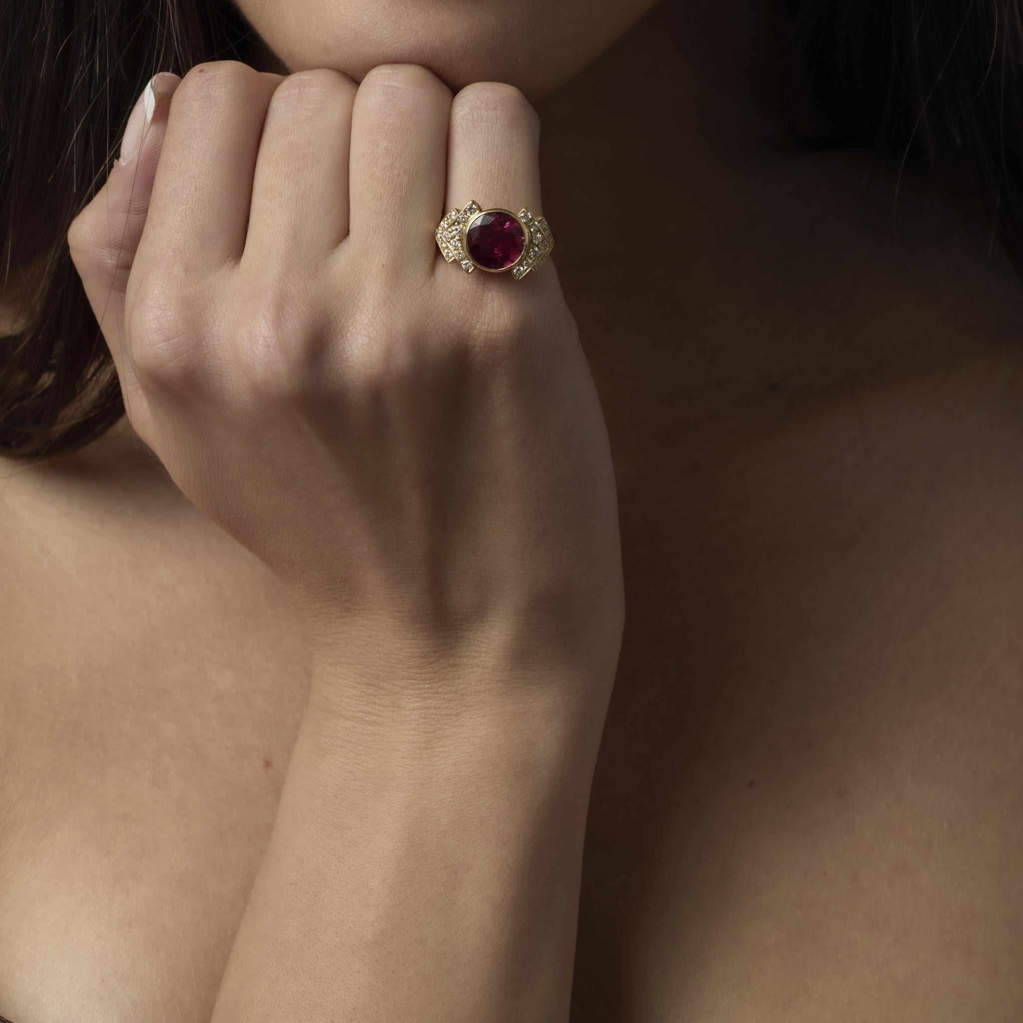 Bvlgari AGL Bague en or jaune 18 carats 3,75 carats rubis diamant sans chaleur Bon état - En vente à Beverly Hills, CA