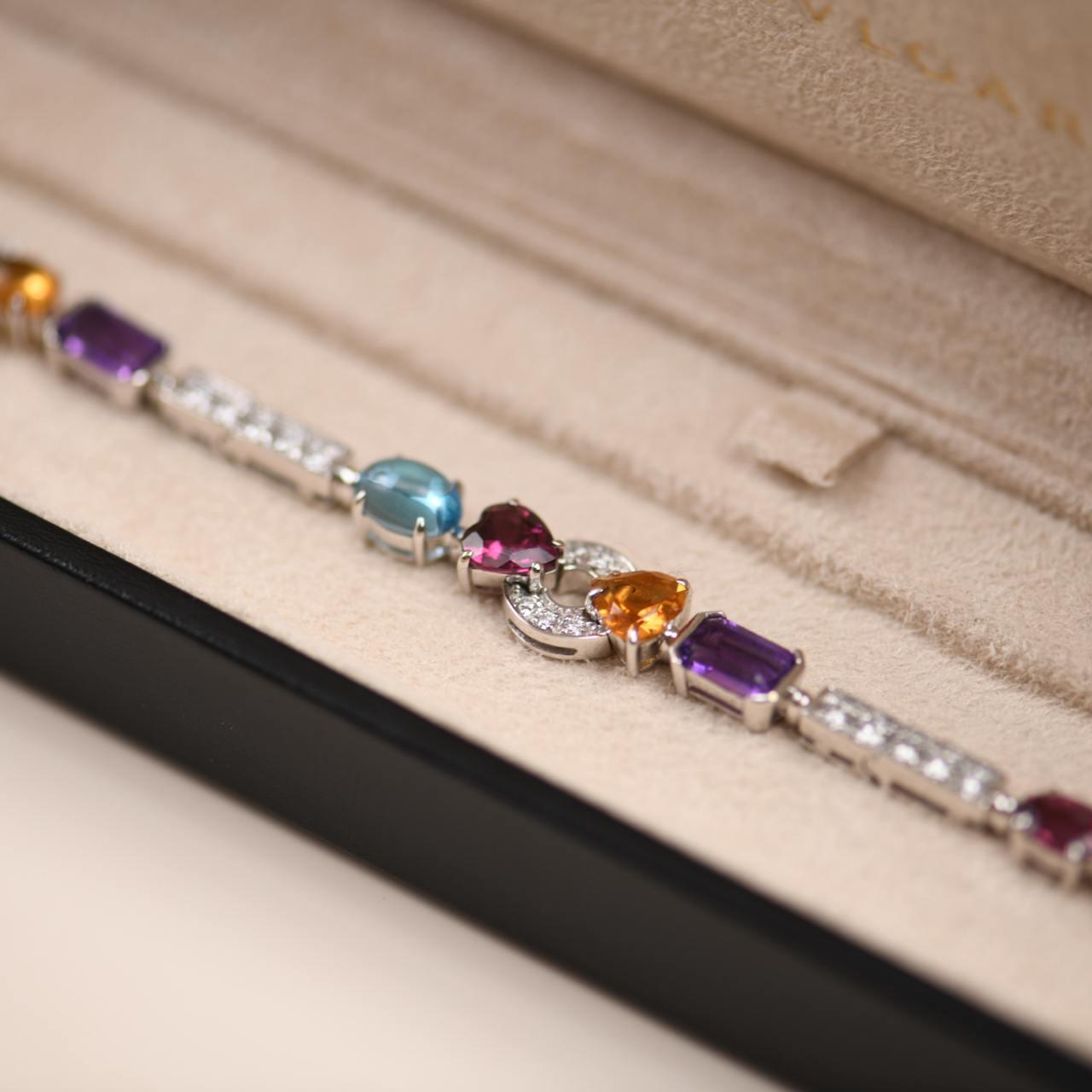 Taille brillant Bvlgari Allegra - Bracelet en or blanc 18 carats avec plusieurs pierres précieuses en vente