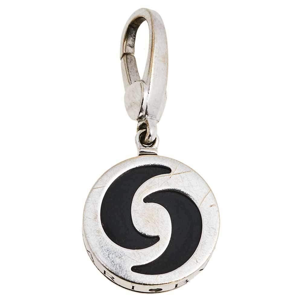 This modern charm from Bvlgari will accent all your wardrobe styles. Crafted from 18k white gold, the front sets the stage to a circular white Allegra topped with a twisted pattern, creating an optical illusion. This statement charm is engraved with