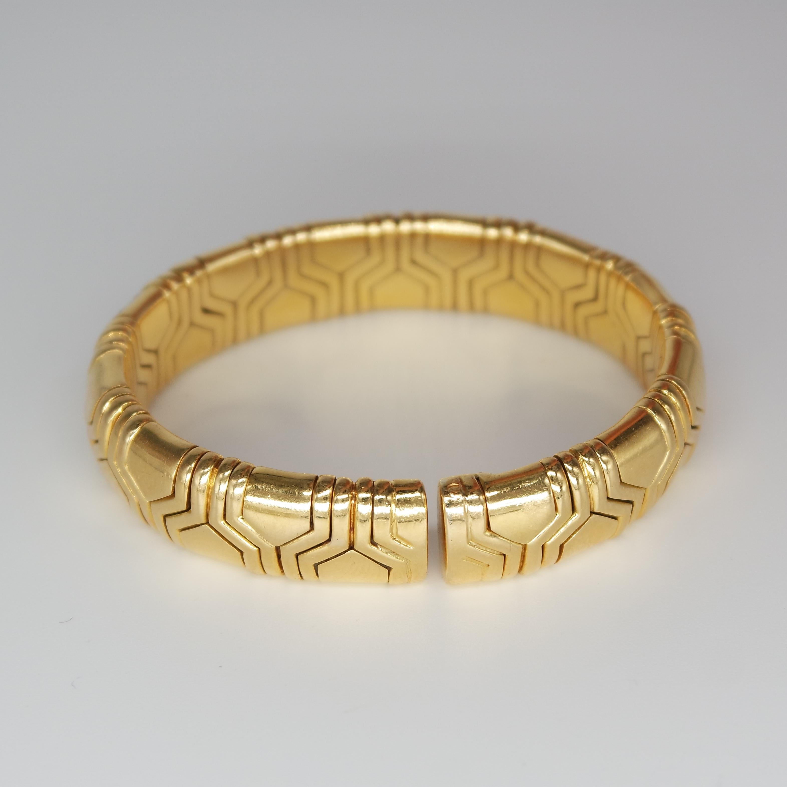 Classical Roman Bvlgari Alveare Bracelet in 18 Karat Yellow Gold and 1.40 Carats Diamonds