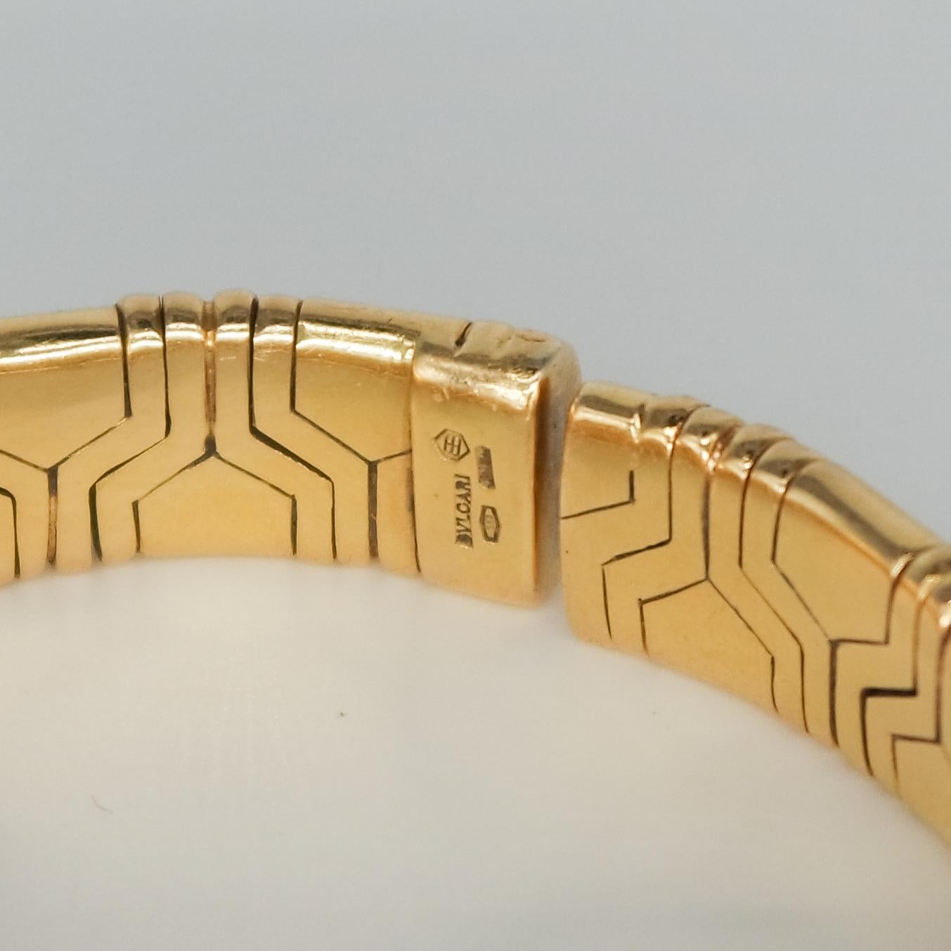 Bvlgari Alveare Bracelet in 18 Karat Yellow Gold and 1.40 Carats Diamonds In Excellent Condition In Crema, Cremona