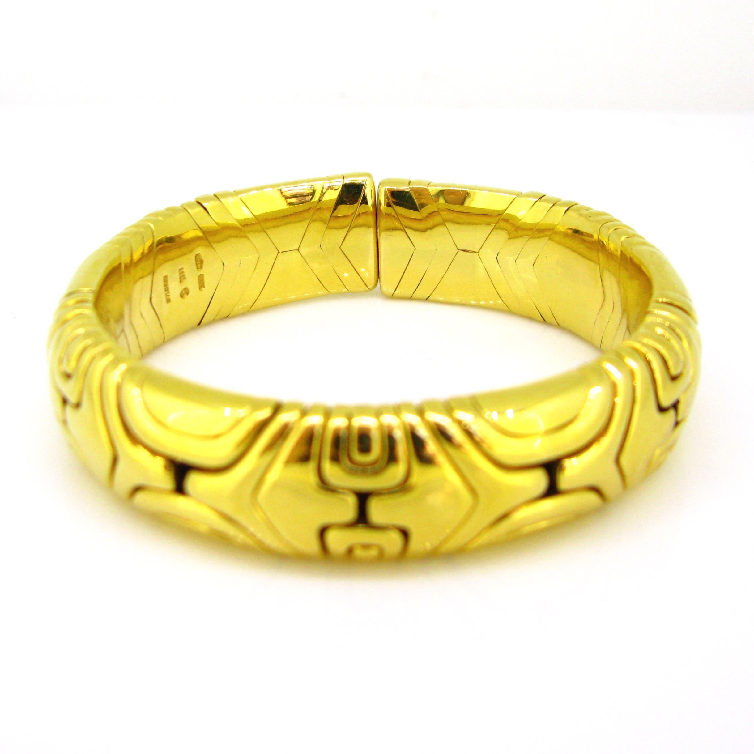 Bvlgari Alveare Collection 1988 Yellow Gold Bangle In Excellent Condition In London, GB