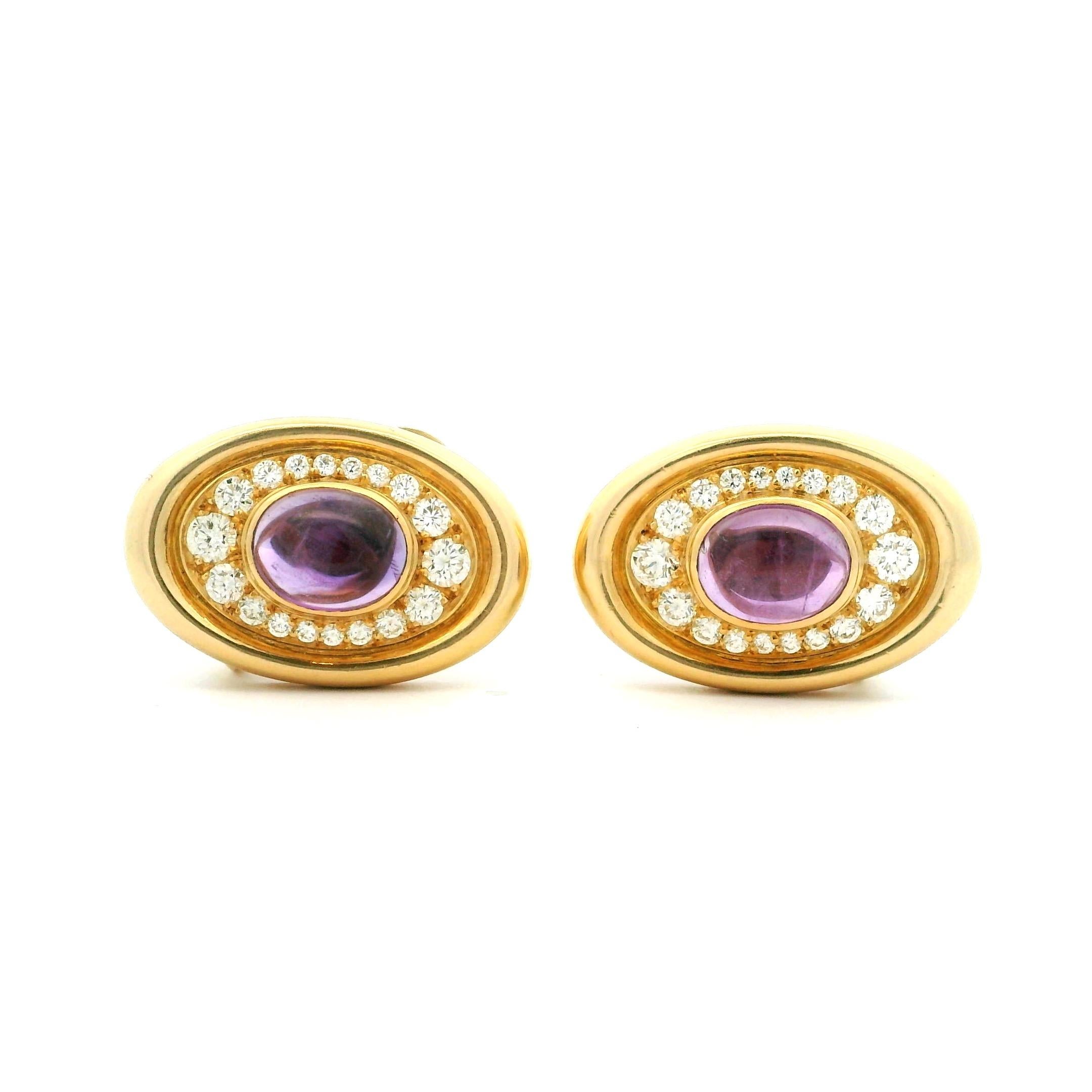 Diese Vintage-Ohrringe von Bulgari sind ein atemberaubendes Statement für italienischen Luxus und eine brillante Verschmelzung von kühnem Design und raffinierter Eleganz. Jeder Ohrring aus 18-karätigem Gelbgold besteht aus einem ovalen