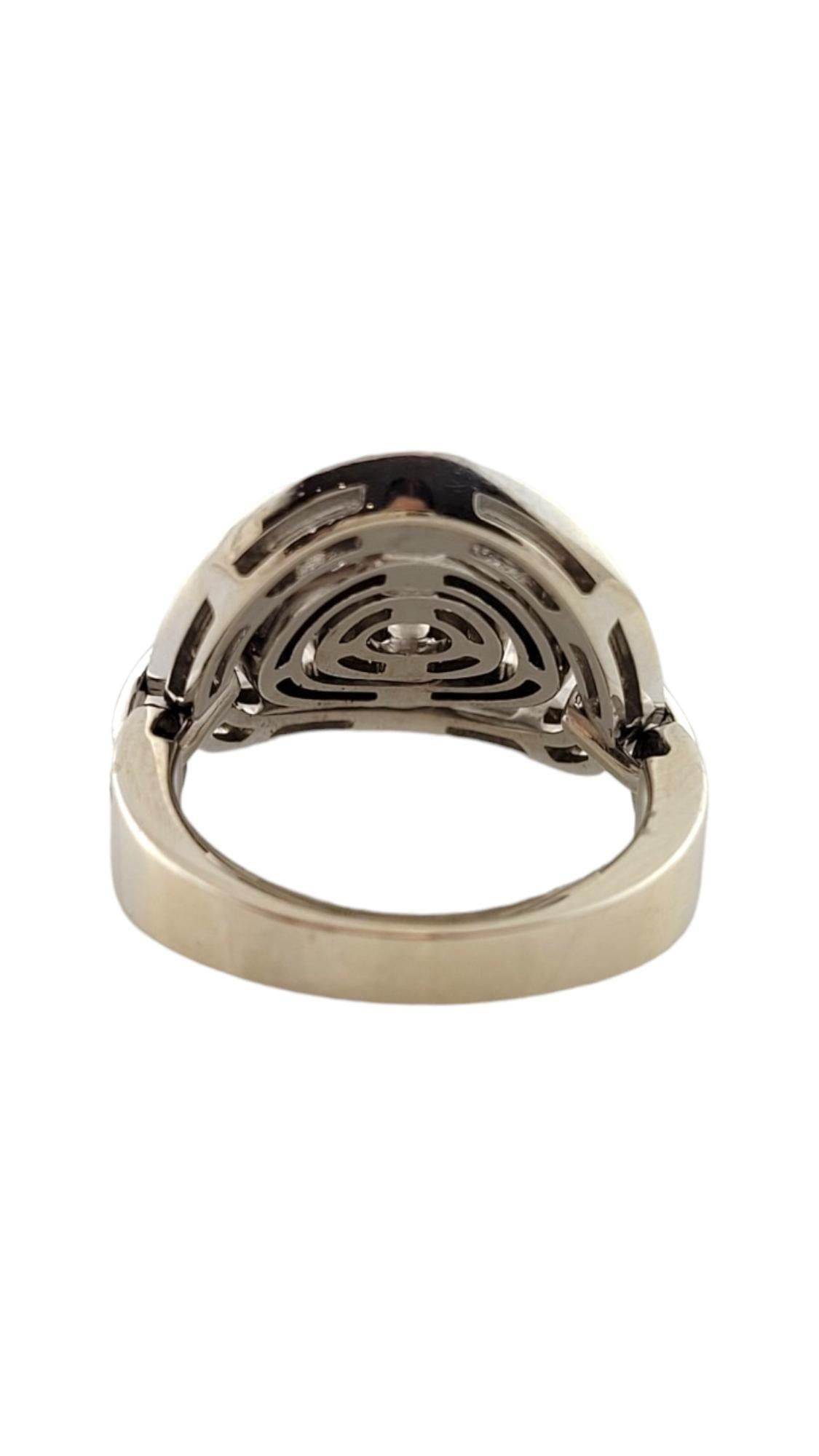 Bvlgari Astrale Cerchi 18K White Gold Ring Size 6.5

This stunning 18K white gold ring features a hinged center engraved with the iconic Bvlgari logo.  

Center measures 22 mm x 18 mm.  

Shank: 3 mm.

Ring Size: 6.5

Weight: 11.8 dwt./ 7.6
