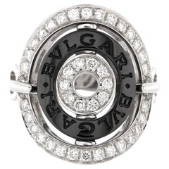 Bvlgari, bague bouclier Astrale Cerchi en or blanc 18 carats avec diamants et céramique