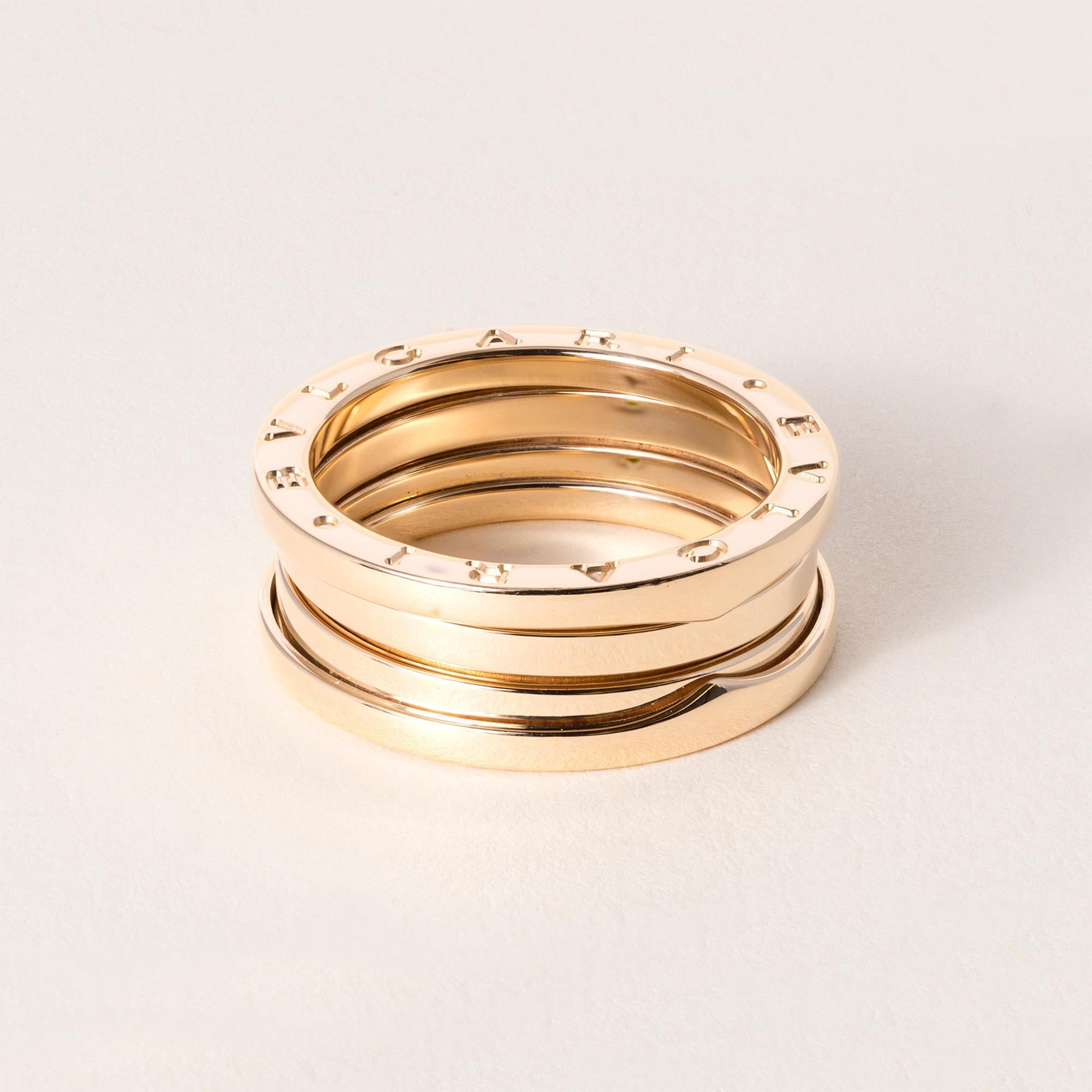Il s'agit d'une authentique bague Bvlgari modèle B. Zero1
Détails :
Taille de bague 60
(taille 9)
10,36 grammes
Largeur de 7,5 mm
*2337AL,
Fabriqué en Italie avec tous les poinçons
estampillé dans la tige
Livré avec une boîte à bagues Bvlgari