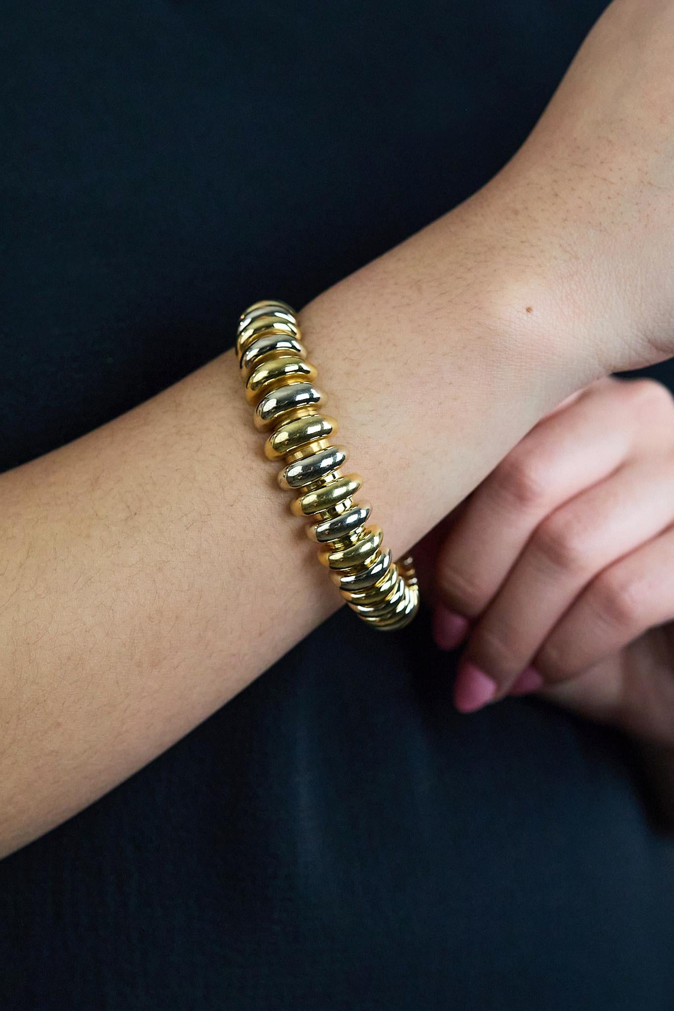 Bvlgari Bracelet jonc alternant or blanc et jaune 18 carats Pour femmes en vente