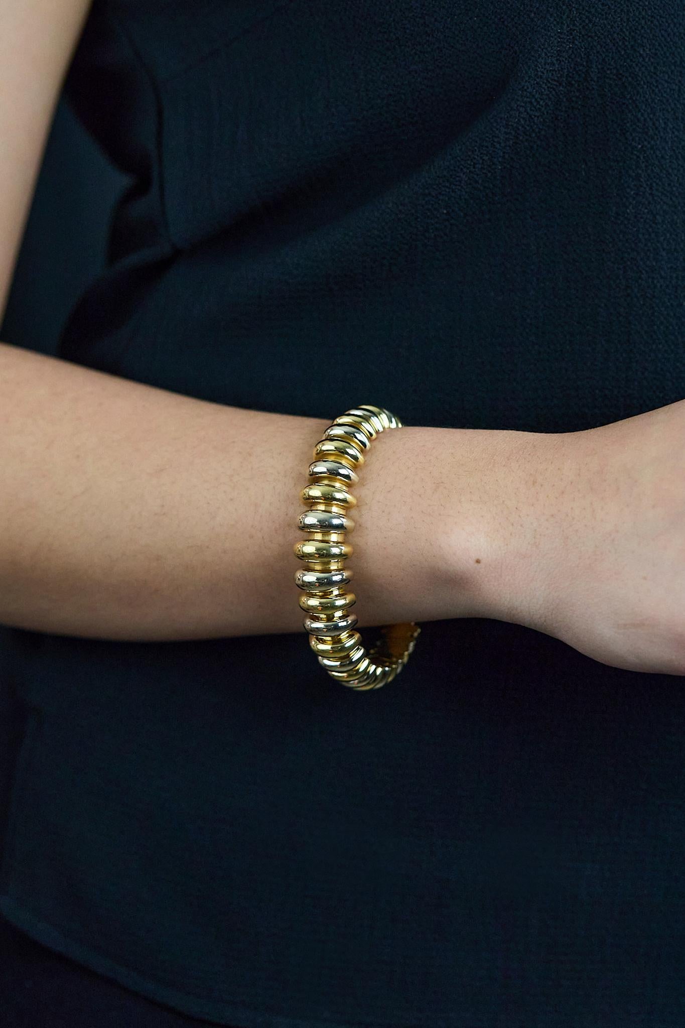 Bvlgari Bracelet jonc alternant or blanc et jaune 18 carats en vente 1