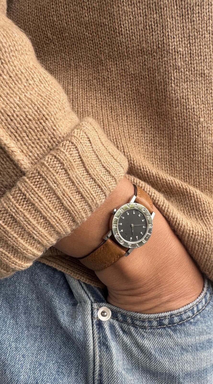 -Bb26Sld Model Number
-Leather Wrist Band, Original In Brown Color
-11 White Diamonds To Represent Arab Numbers
-Stainless Steal Exterior
-Comes With Original Box
-Does Not Come With Certificate
-100% Bvlgari Original

Conditions: Minimal Wear On