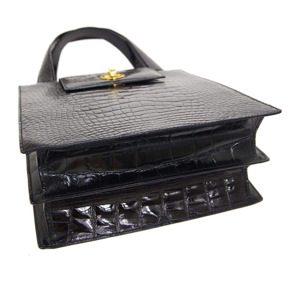 Crocodile
Leather
Gold tone hardware
Turnlock closure
Leather lining
Made in Italy
Handle drop 5.5