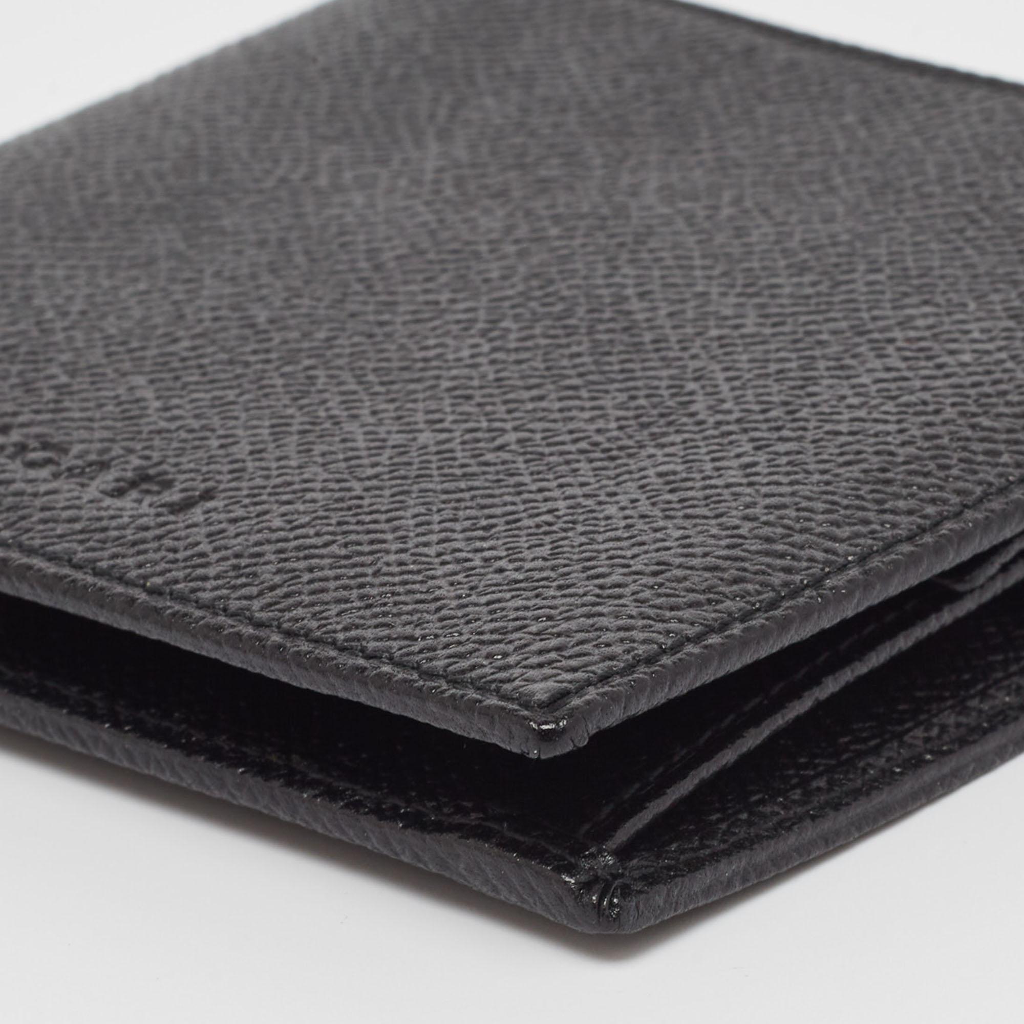 Bvlgari Black Grained Leather Bifold Wallet In New Condition In Dubai, Al Qouz 2