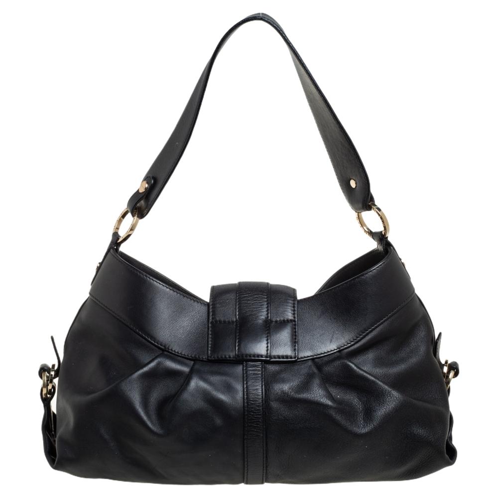 A known style from the house of Bvlgari, Chandra is loved for its comfortable silhouette and elegant appeal. This black one is meticulously crafted from leather and has the signature slouchy shape with broad pleats, a single handle, and a front