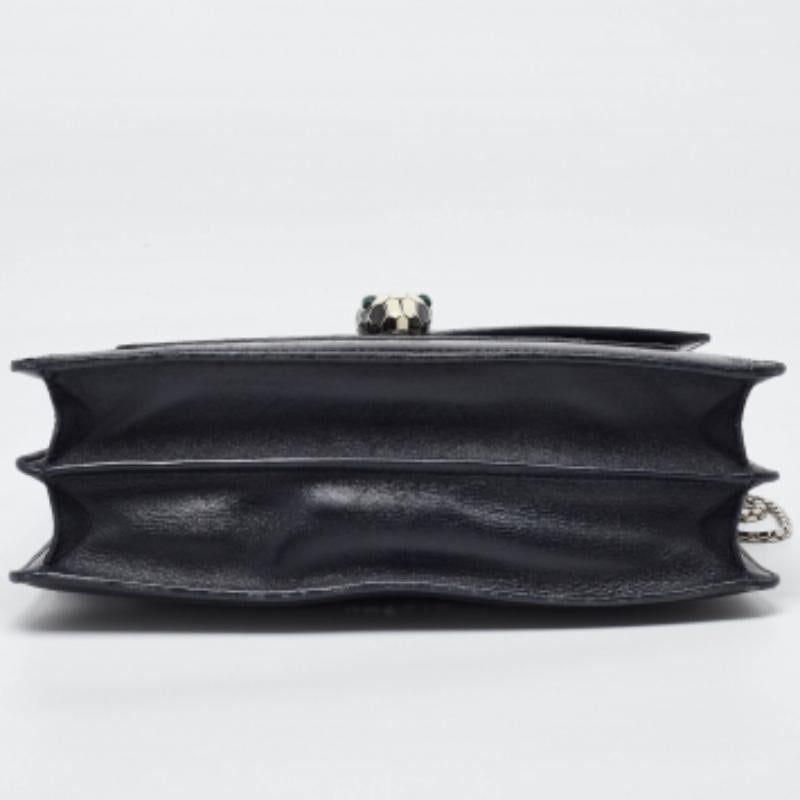 De las mujeres Bvlgari Bolso mediano con solapa Serpenti Forever de piel y charol negro