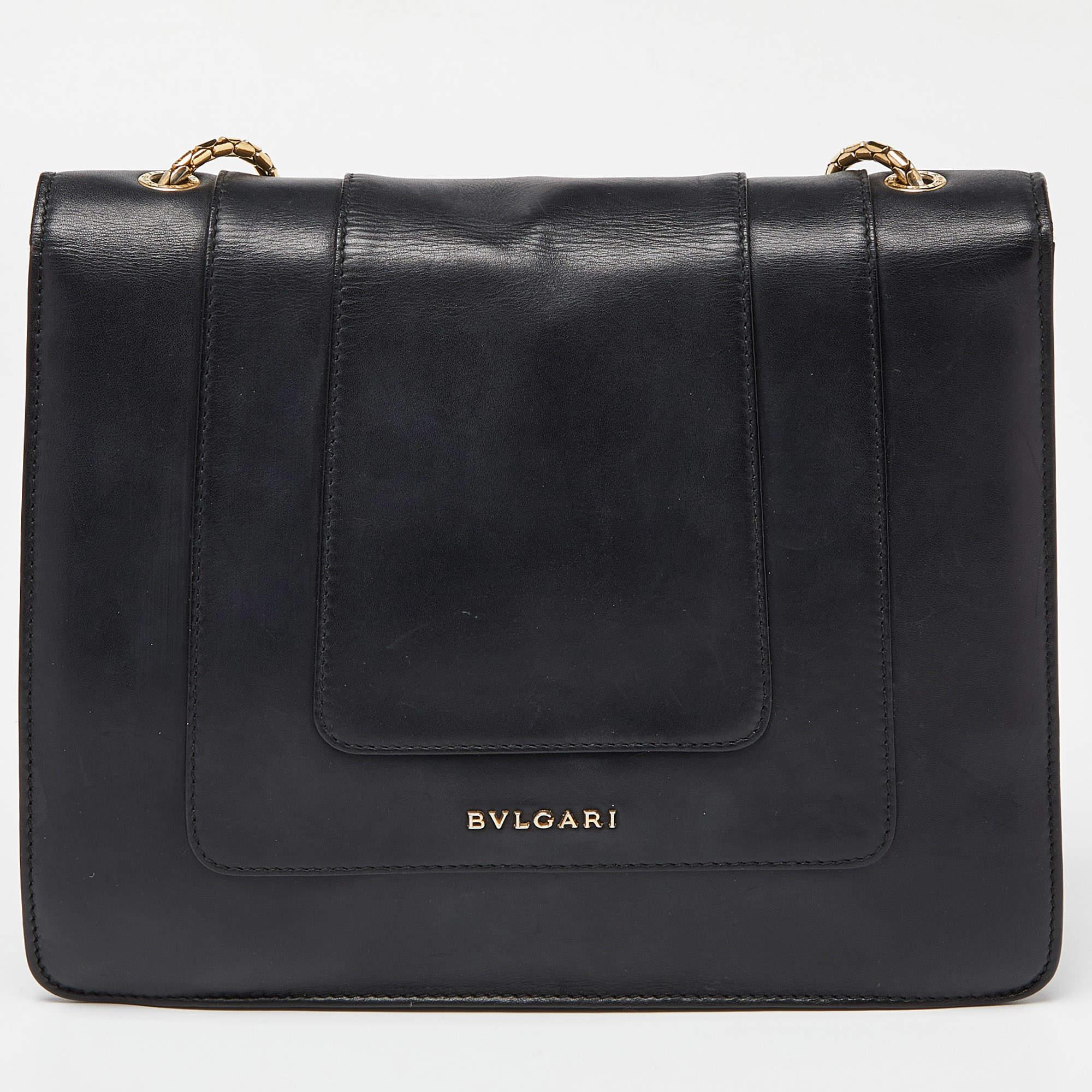 Most designs from Bvlgari, with their striking elements, pay tribute to the Roman roots, and this bag is no different. Made from black leather, it is an accessory of utility and luxury. Perfectly sized, the interior has enough room to store your