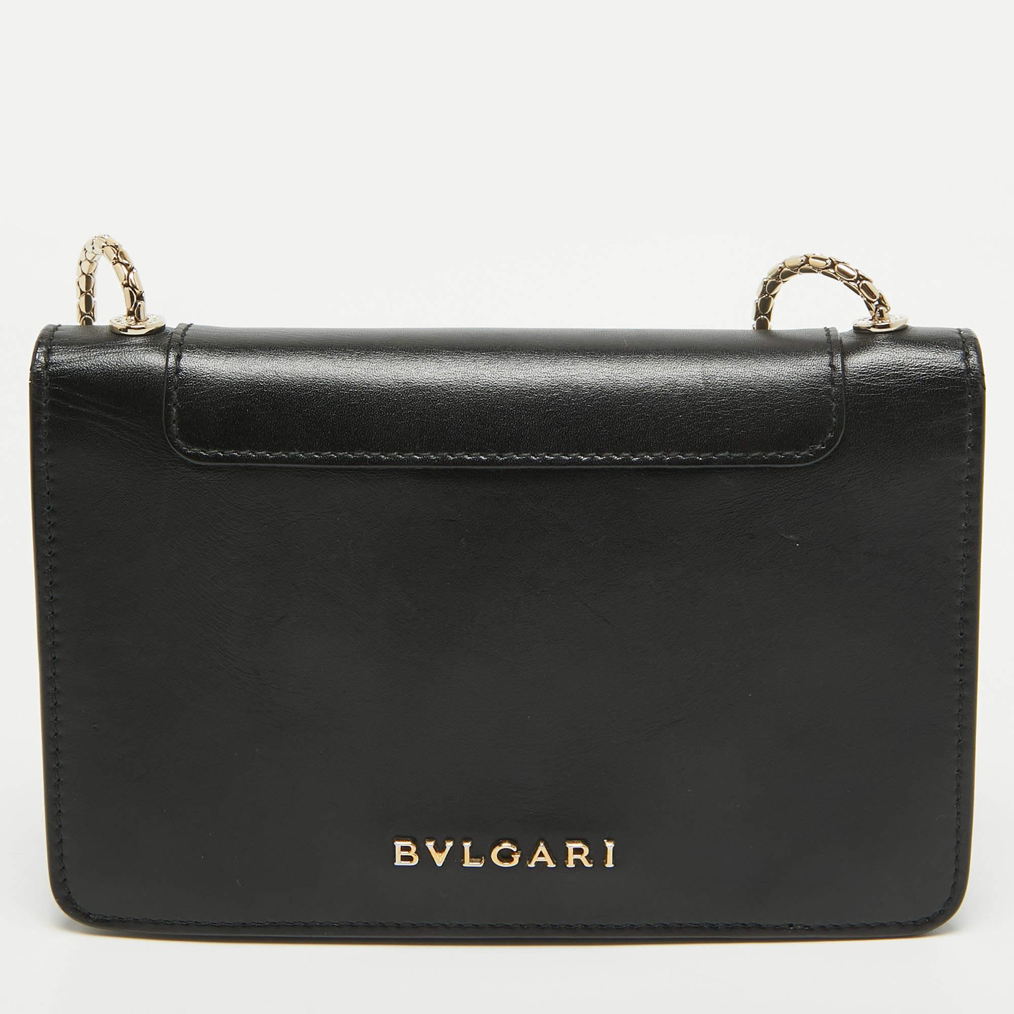 Most designs from Bvlgari, with their striking elements, pay tribute to the Roman roots, and this bag is no different. Made from leather, it is an accessory of utility and luxury. Perfectly sized, the interior has enough room to dutifully store your