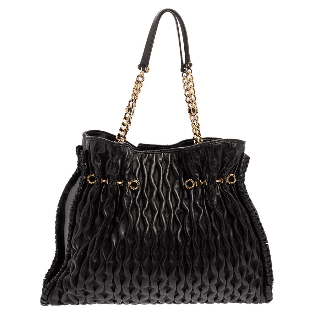 This Twistino Tina tote from Bvlgari is a fabulous piece. The tote has been crafted from matelassé leather in a gorgeous black shade and equipped with two handles and metal accents. The spacious interior comes with a zipped pocket.

Includes: