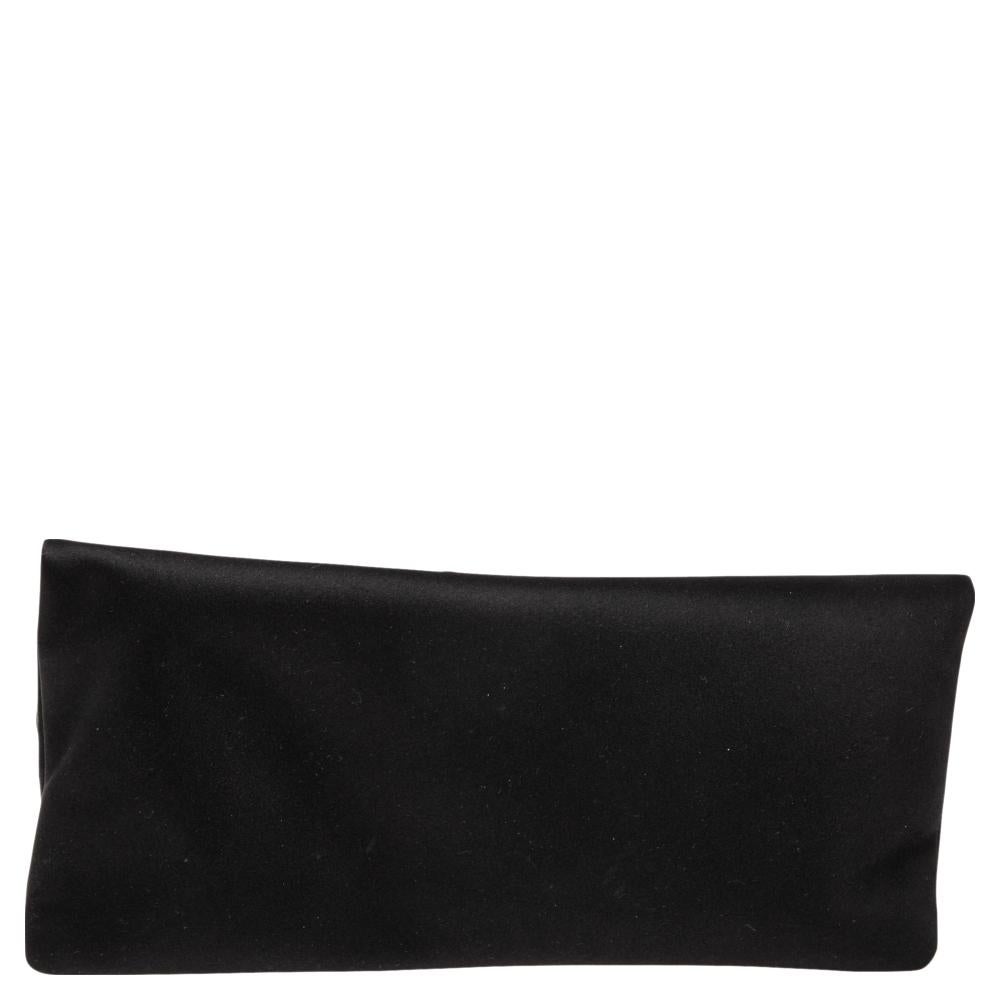 Crafted from satin, this Bvlgari Monete clutch is stylish and functional. It carries a black exterior, gold-tone hardware, and a satin interior. The creation is sized well and detailed with a distinct charm at the front.

