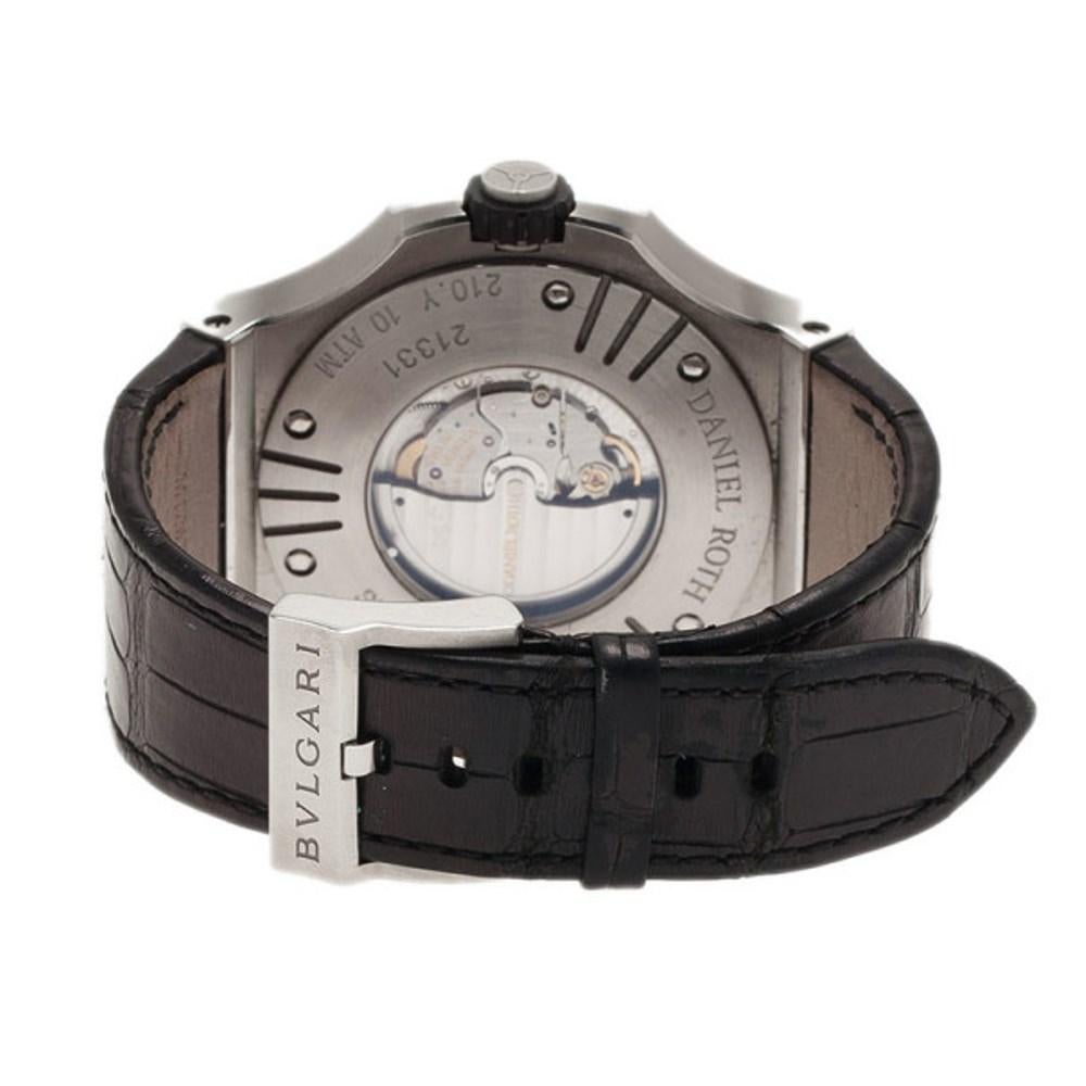 This masculine Bvlgari watch will keep you at the top of your game. Its luxurious design features a stainless steel case holding a bezel embossed with stud motifs and a surface finished with a burshed effect. The black dial contrasts with its silver