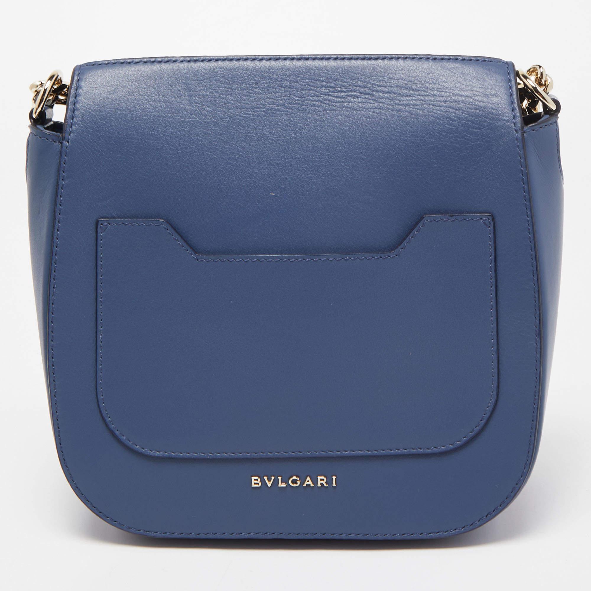 If you are looking for something that reflects chic and luxury, then this bag is a perfect choice. Crafted from premium materials, it can be conveniently carried around, and its interior is spaciously sized to house your belongings with