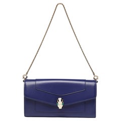 Bvlgari Blaue Serpenti Forever Brieftasche aus Leder mit Klappe an Kette