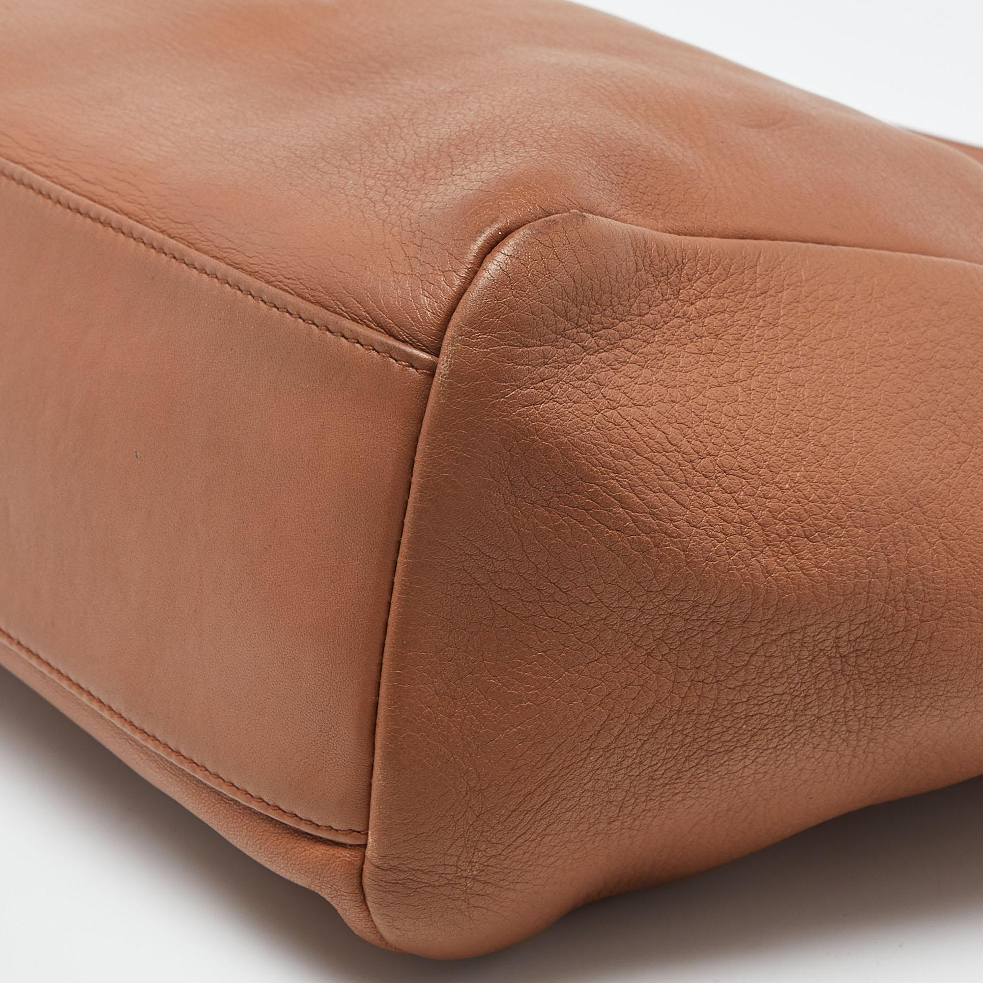 Bvlgari Braune Shopper-Tasche mit doppeltem Reißverschluss aus Leder im Angebot 3