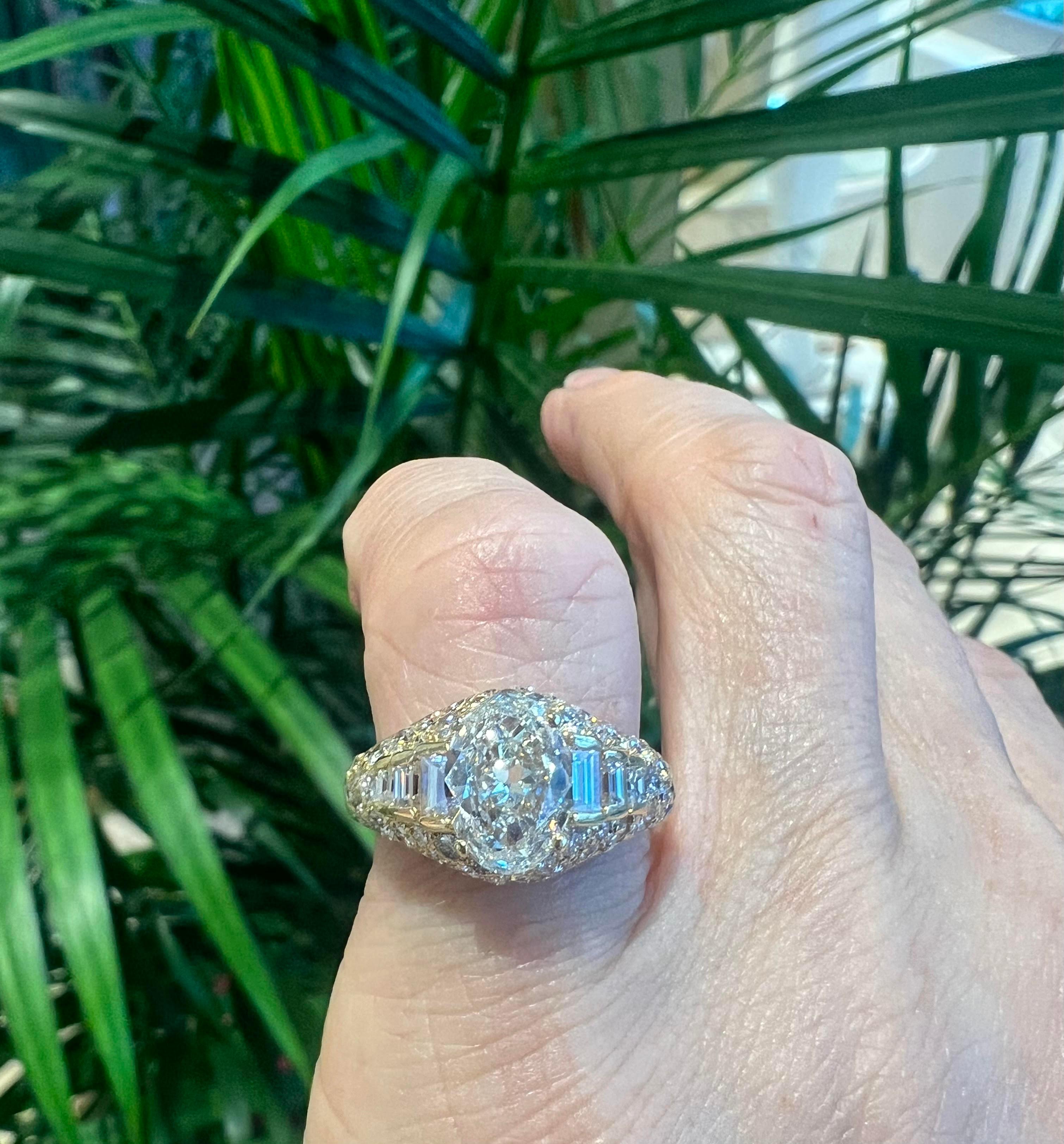 Bulgari 18 Karat Gelbgold Oval Diamant-Cocktailring im Zustand „Hervorragend“ in Palm Beach, FL