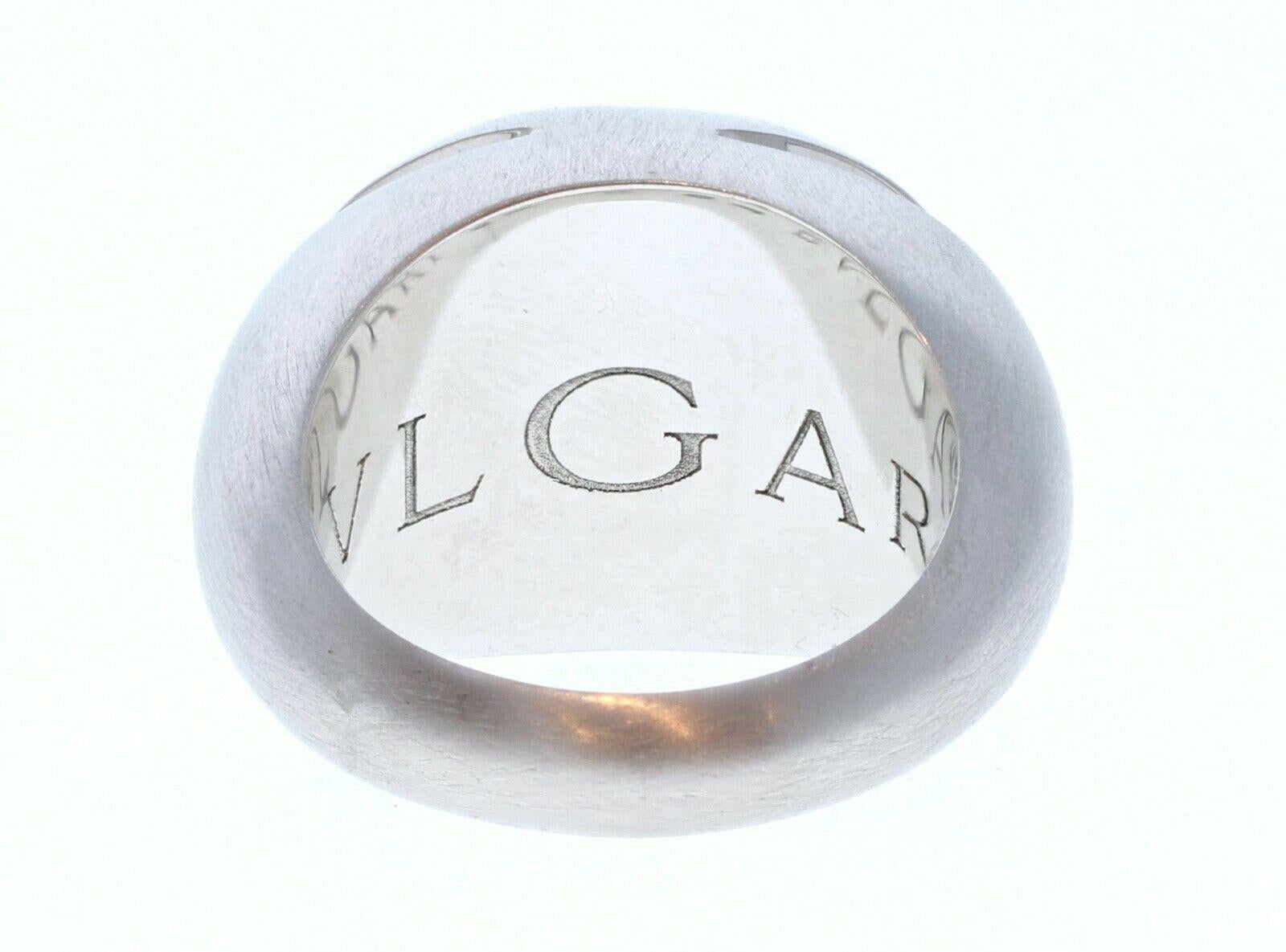 Bvlgari Bulgari 18K White Gold Textured Dome Ring 9.8g Size 50 

For sale is a Bvlgari dome ring 
The ring is a size 50 US size 5.25
 Perfect worn day or night.
 Get this stunning ring now!



Metal: 18k white gold
     
Hallmark: 750 Made in Italy