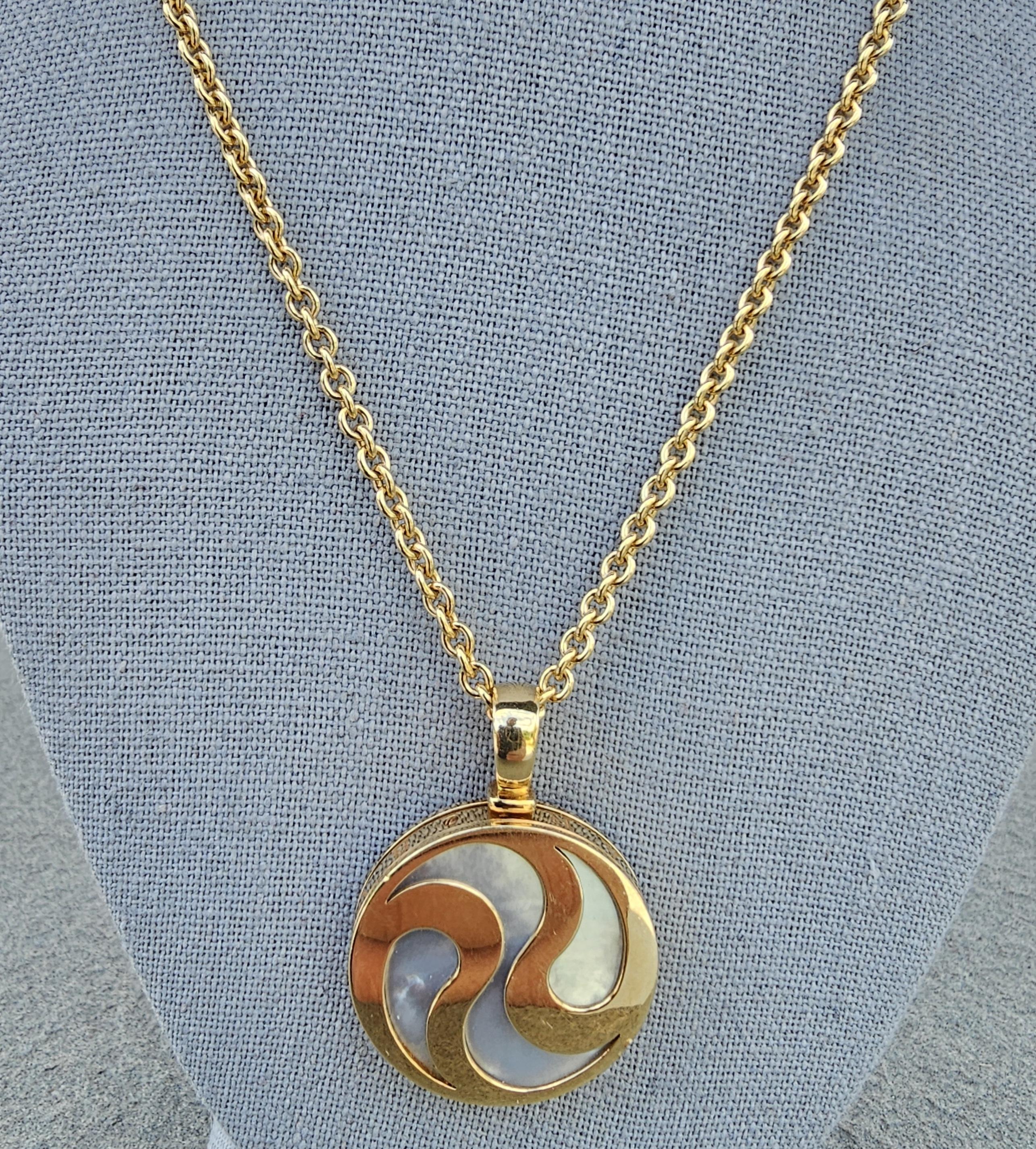 Bvlgari Bulgari ALL 18K GOLD Spinner Mother Pearl Pendant Necklace Chain 54.1g For Sale 6