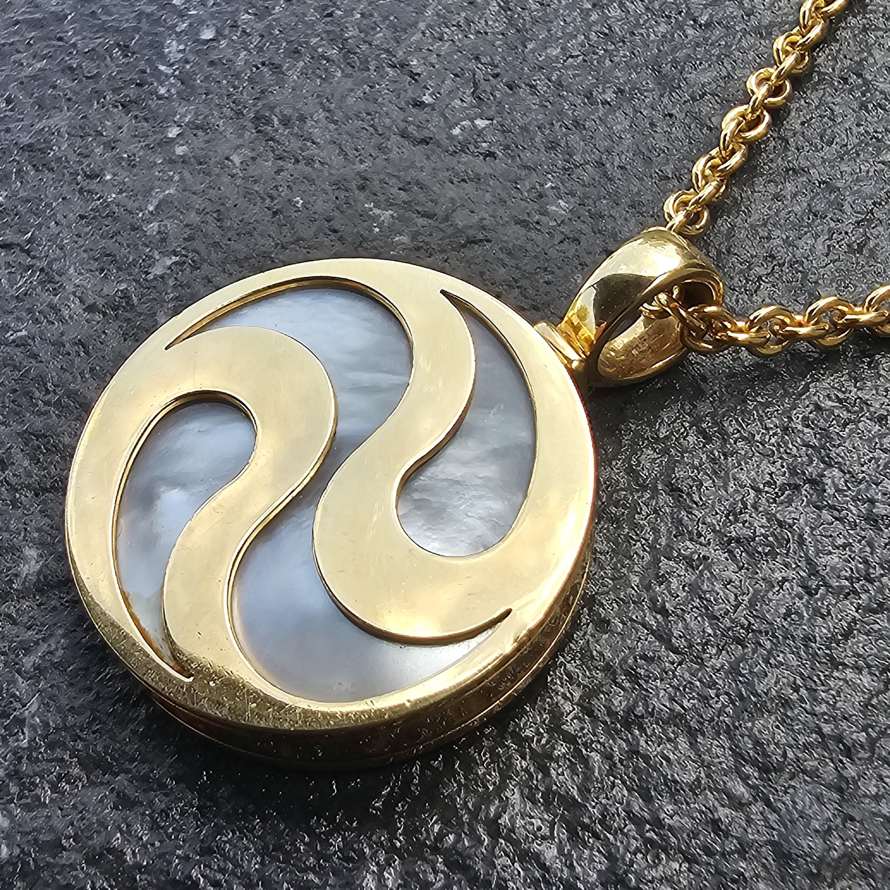 Round Cut Bvlgari Bulgari ALL 18K GOLD Spinner Mother Pearl Pendant Necklace Chain 54.1g For Sale