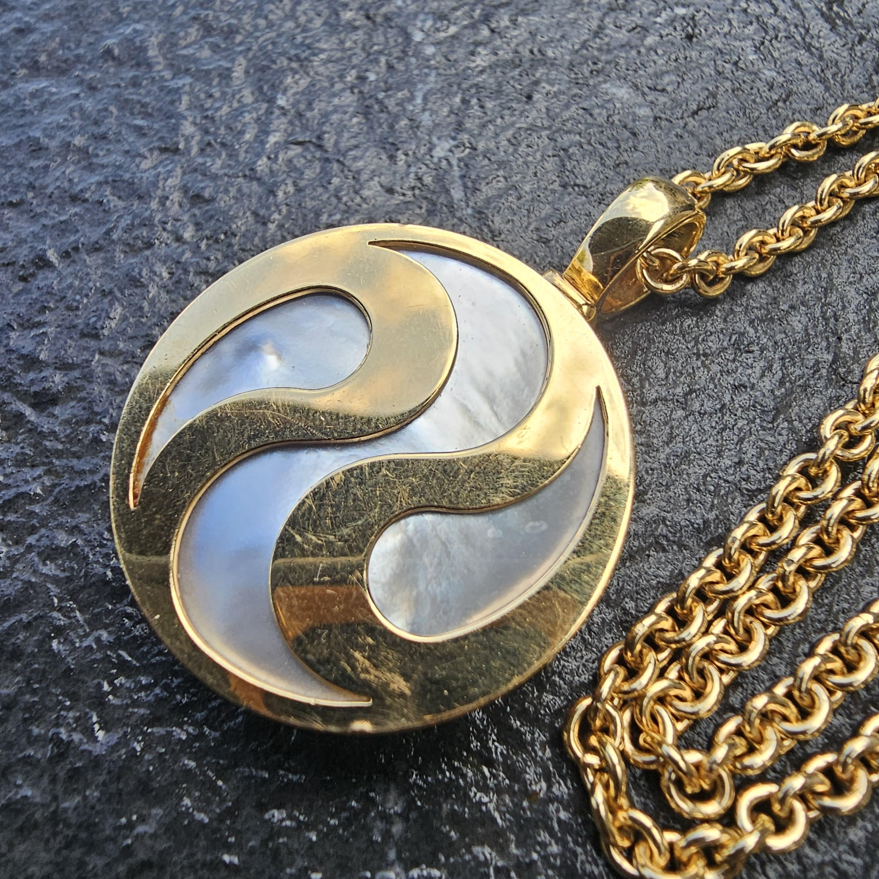 Bvlgari Bulgari ALL 18K GOLD Spinner Mother Pearl Pendant Necklace Chain 54.1g For Sale 3