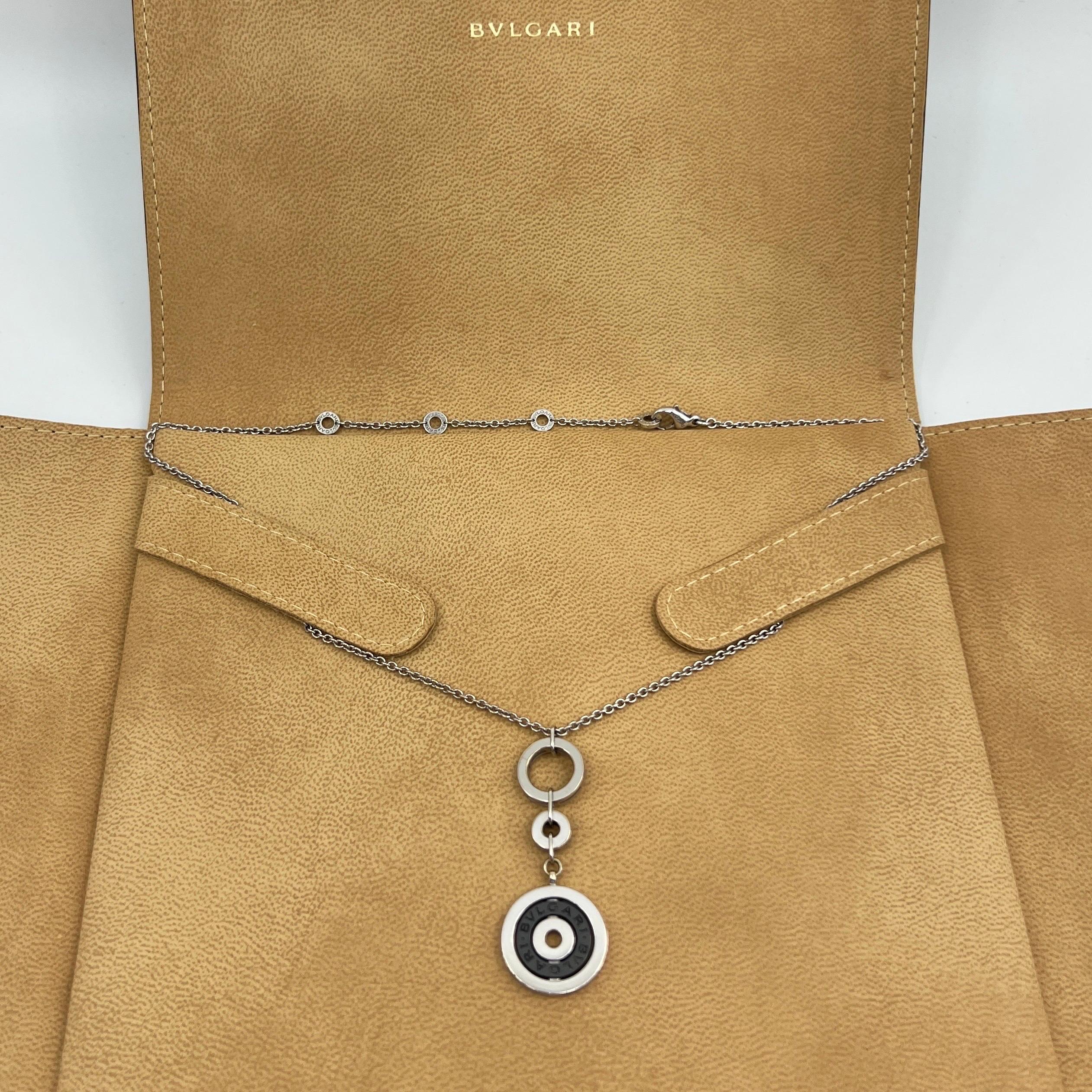 Bvlgari Astrale Cerchi 18k White Gold & Black Ceramic Disc Circle Necklace.

This beautiful Bvlgari necklace features a dangling black ceramic disc amongst a series of white gold discs, hanging on an 18k white gold link chain.

A rare vintage piece.