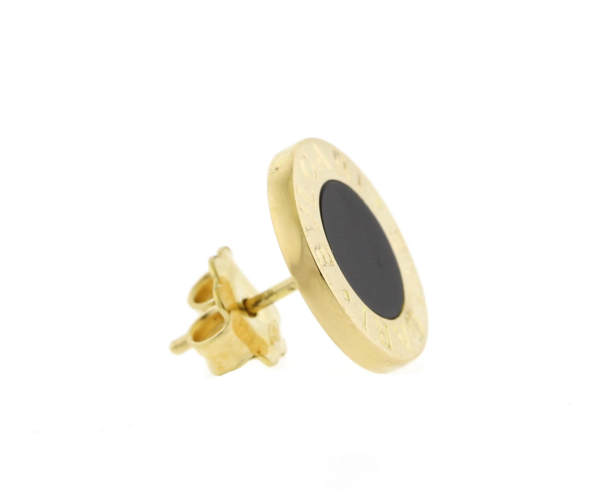 These Bvlgari earrings are black onyx with yellow gold in excellent condition.
• Metal: 18kt Yellow Gold
• Designer: Bvlgari
• Circa: 2020s
• Gemstone: Black Onyx
• Packaging: Original Bvlgari Box
• Condition: Excellent Condition