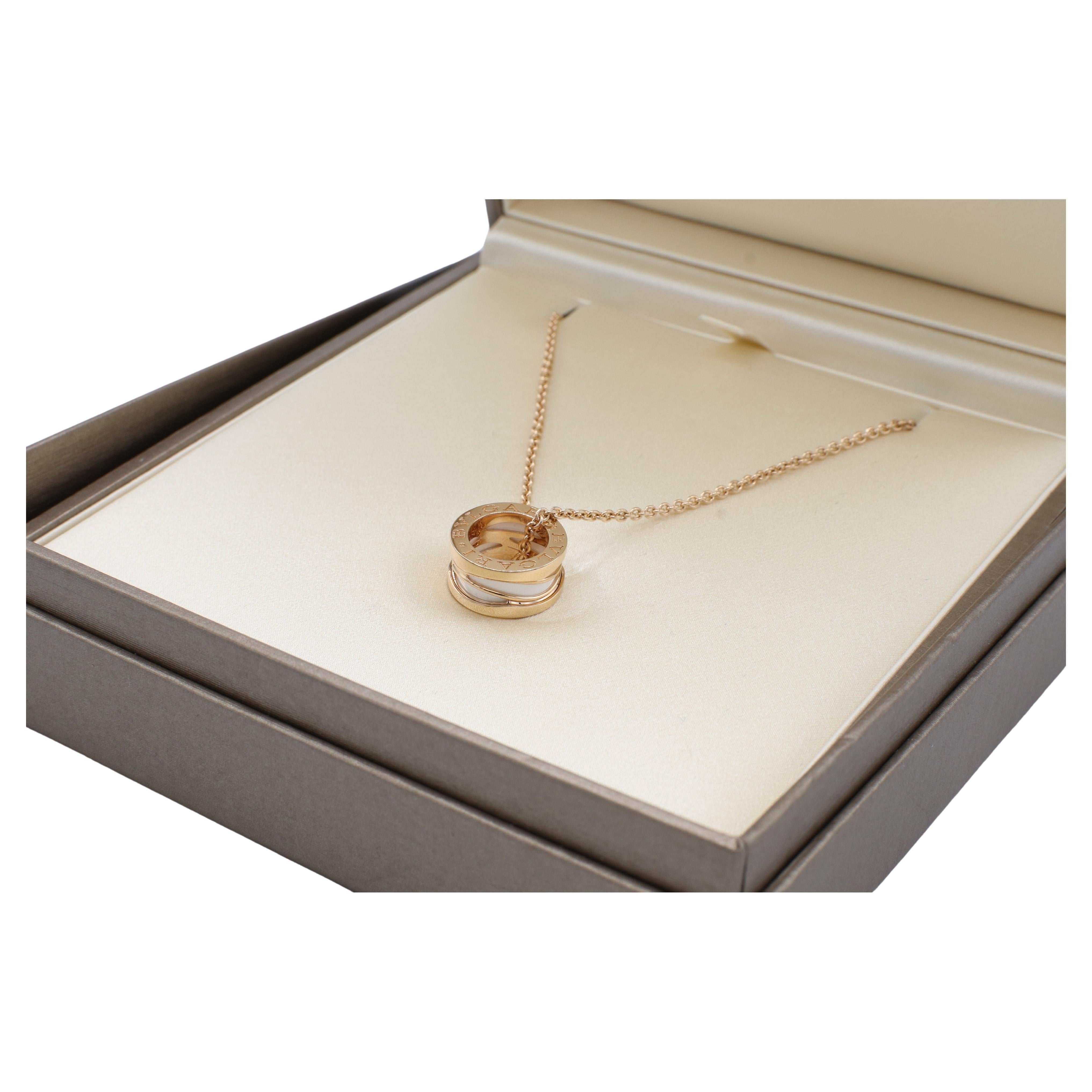 Bvlgari Bulgari B.Zero1 Legend Collier pendentif en or rose 18 carats et céramique blanche Pour femmes en vente