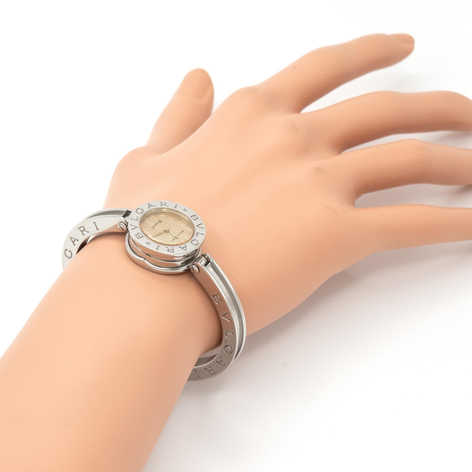 Moderne Bvlgari Montre bracelet en acier inoxydable Bulgari B.zero1 avec cadran en nacre en vente