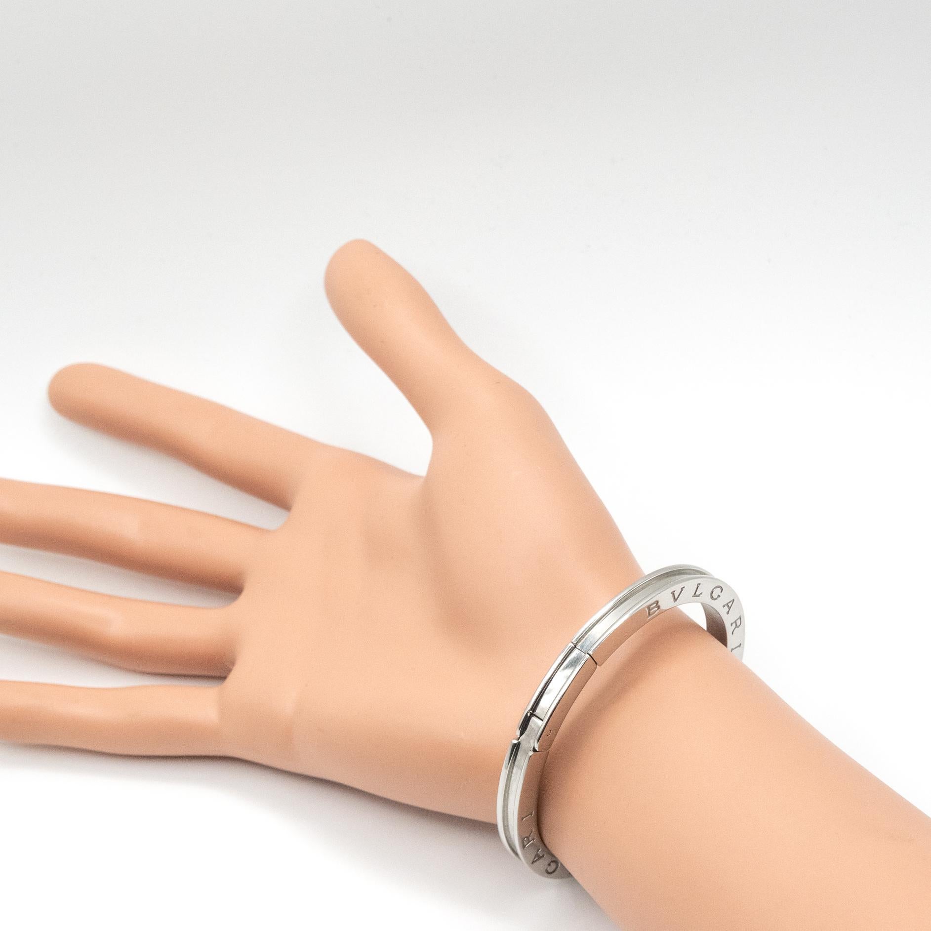 Bvlgari Montre bracelet en acier inoxydable Bulgari B.zero1 avec cadran en nacre Excellent état - En vente à New York, NY