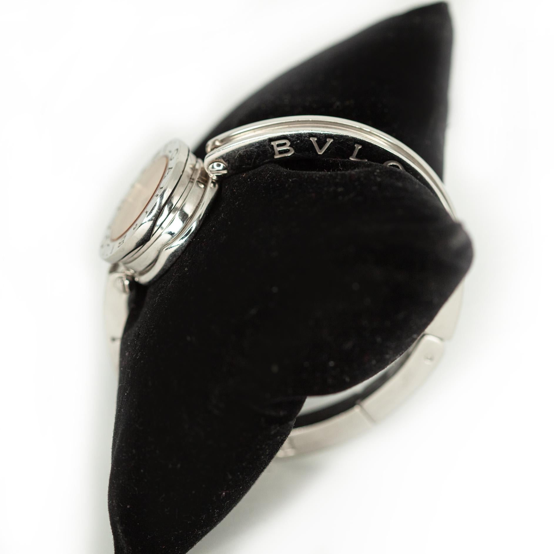 Bvlgari Montre bracelet en acier inoxydable Bulgari B.zero1 avec cadran en nacre en vente 4