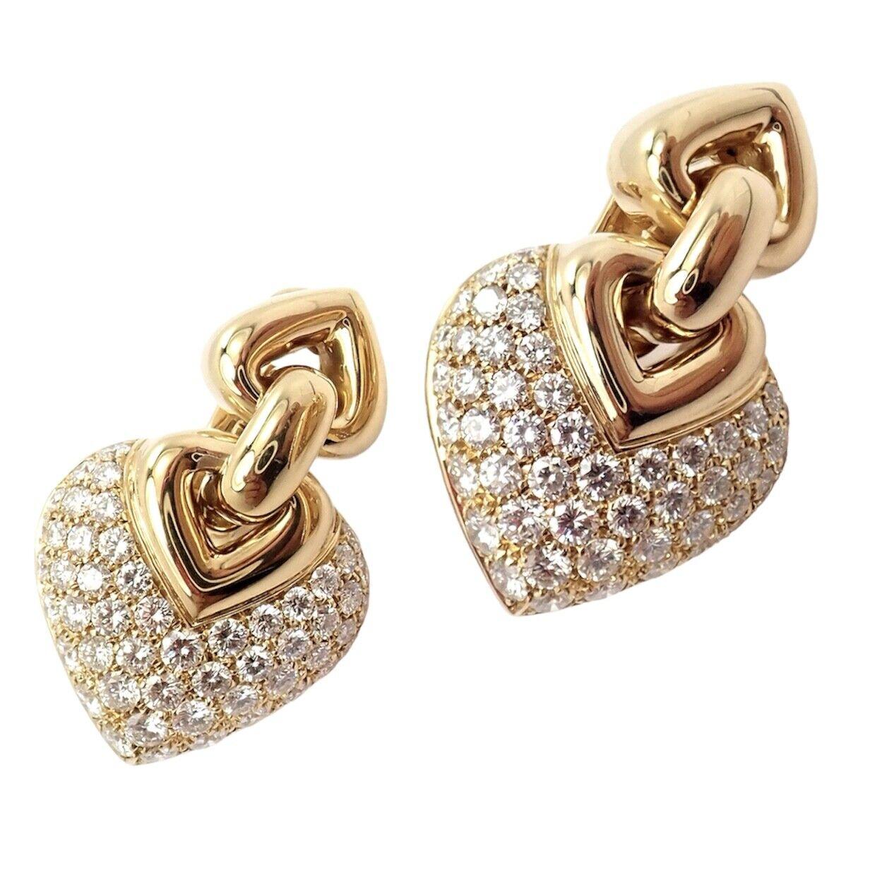 18k Yellow Gold Diamond Doppio Cuore Heart Earrings by Bulgari.
With 102 round brilliant cut diamonds VVS1 clarity, E color total weight approx. 4.00ct
These earrings are for pierced ears.
Details:
Weight: 33.1 grams
Measurements: 20mm x