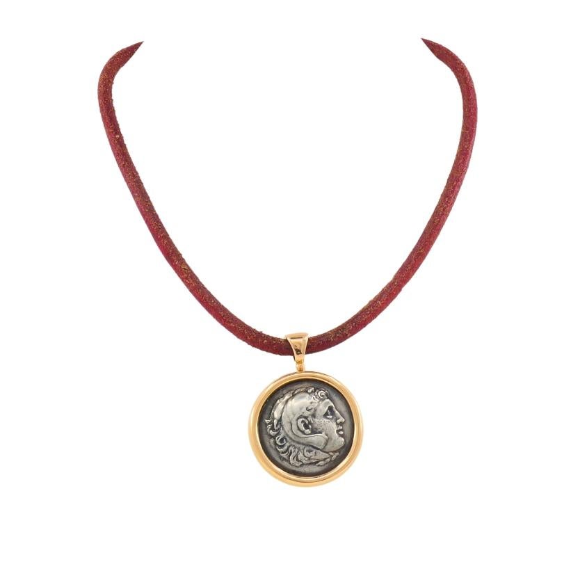 Bvlgari Bulgari Collier Monet Pièce de monnaie romaine antique Cordon en cuir doré Excellent état - En vente à Beverly Hills, CA