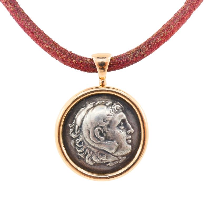 Bvlgari Bulgari Collier Monet Pièce de monnaie romaine antique Cordon en cuir doré Unisexe en vente