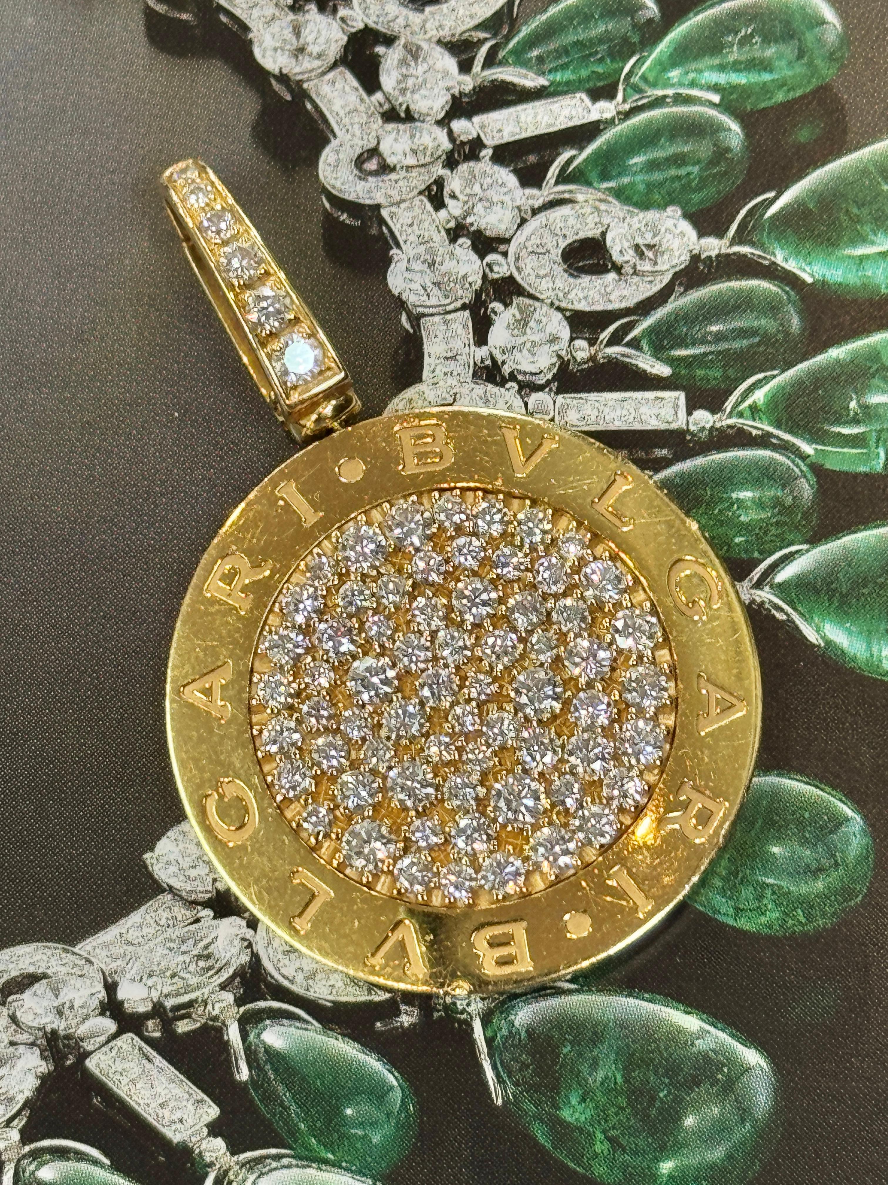 Bvlgari Bulgari Roma Collana Pave Ciondolo in oro giallo 18 carati 2,7 CT Diamanti In condizioni buone in vendita a Berlin, DE
