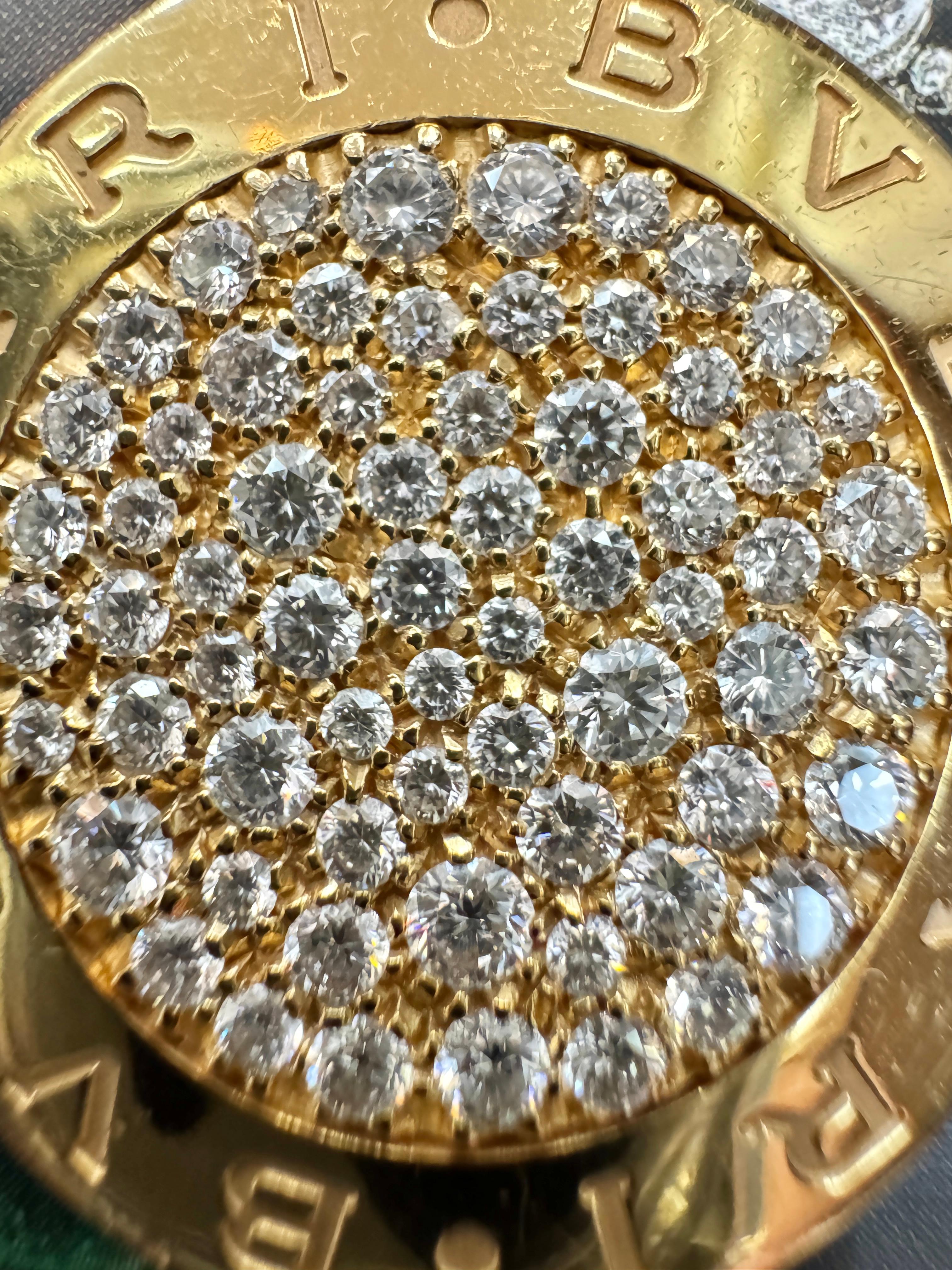 Bvlgari Bulgari Roma Collana Pave Ciondolo in oro giallo 18 carati 2,7 CT Diamanti in vendita 2
