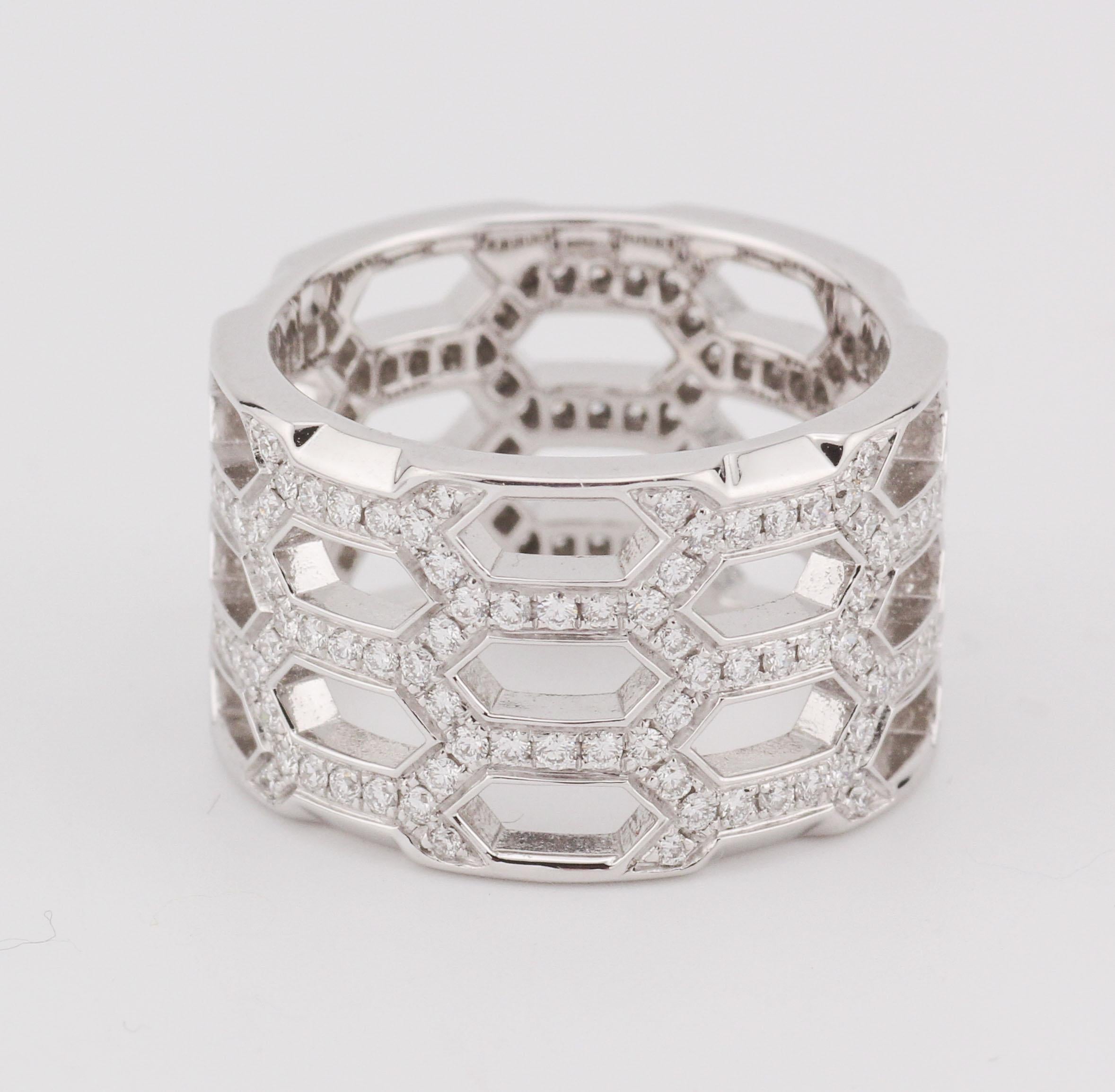 Taille brillant BVLGARI Bulgari Serpenti, bague d'éternité en or blanc 18 carats avec diamants, taille 6 52 en vente