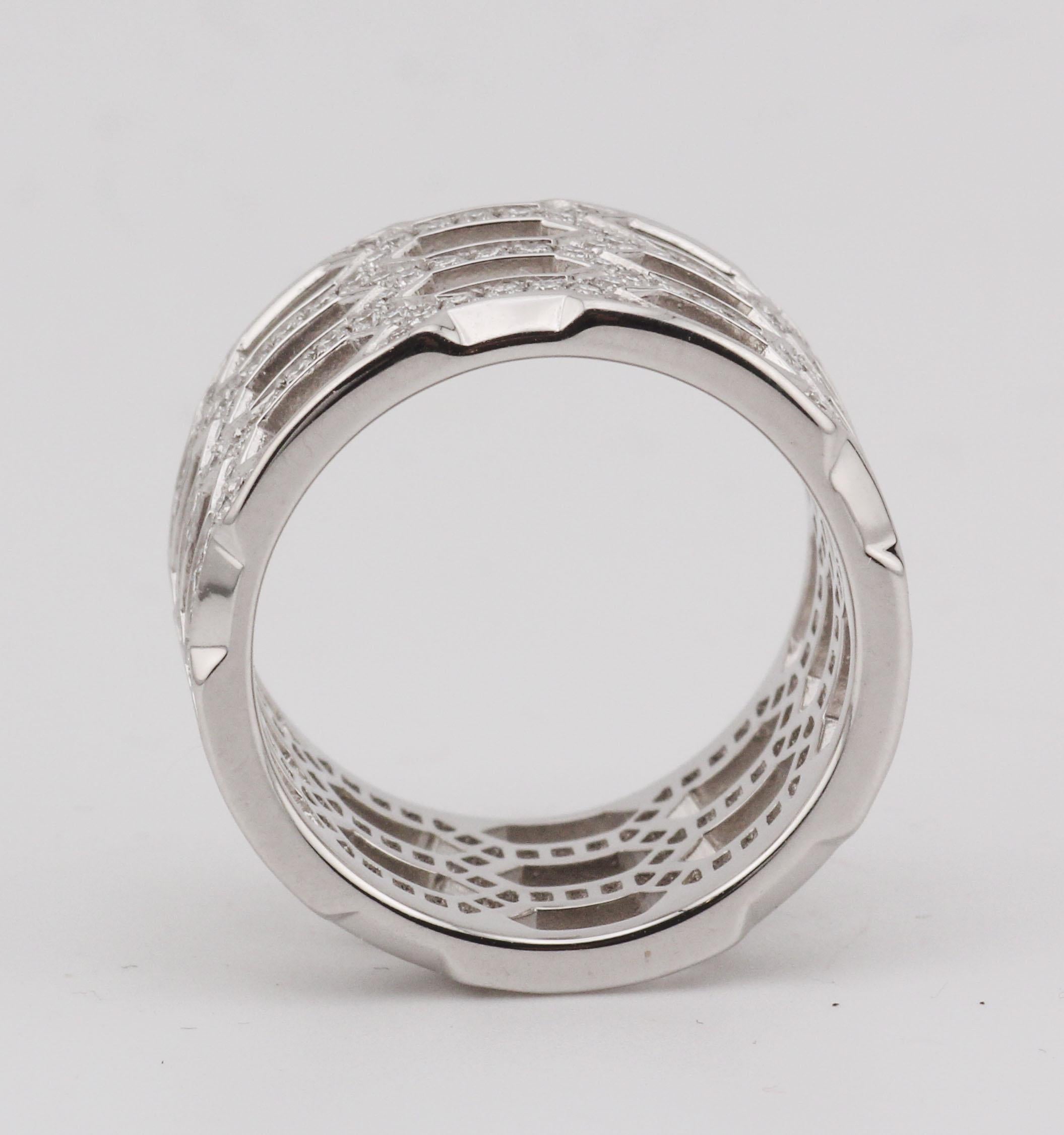 BVLGARI Bulgari Serpenti, bague d'éternité en or blanc 18 carats avec diamants, taille 6 52 en vente 1