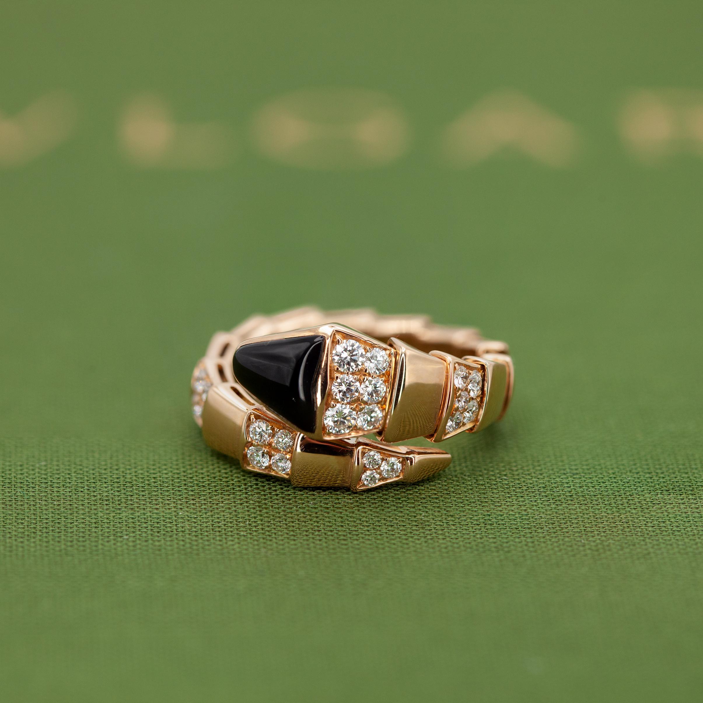 Taglio brillante BVLGARI BULGARI Serpenti Viper Collection Diamond Onyx Ring in 18K Rose Gold in vendita