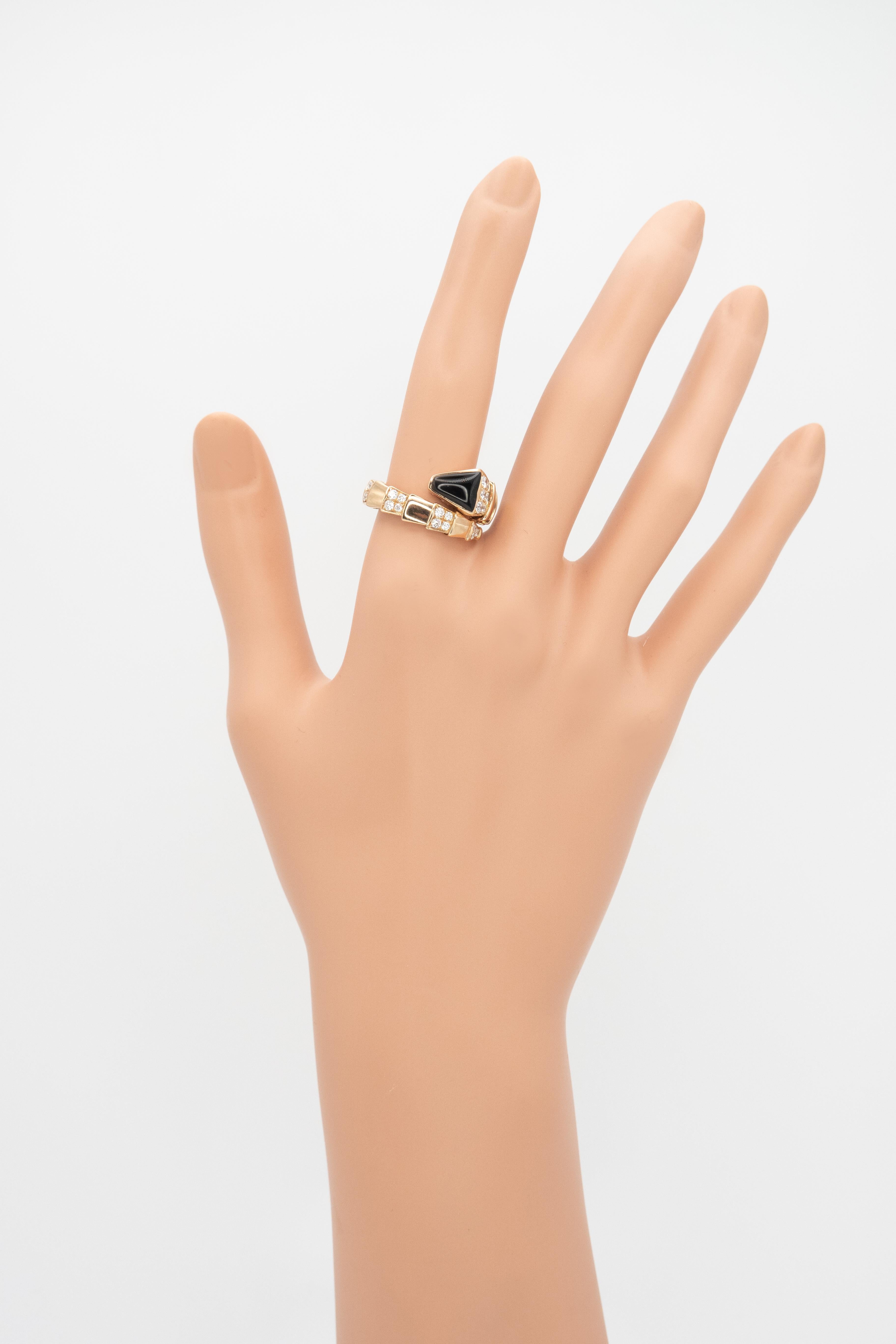 da uomo o donna BVLGARI BULGARI Serpenti Viper Collection Diamond Onyx Ring in 18K Rose Gold in vendita