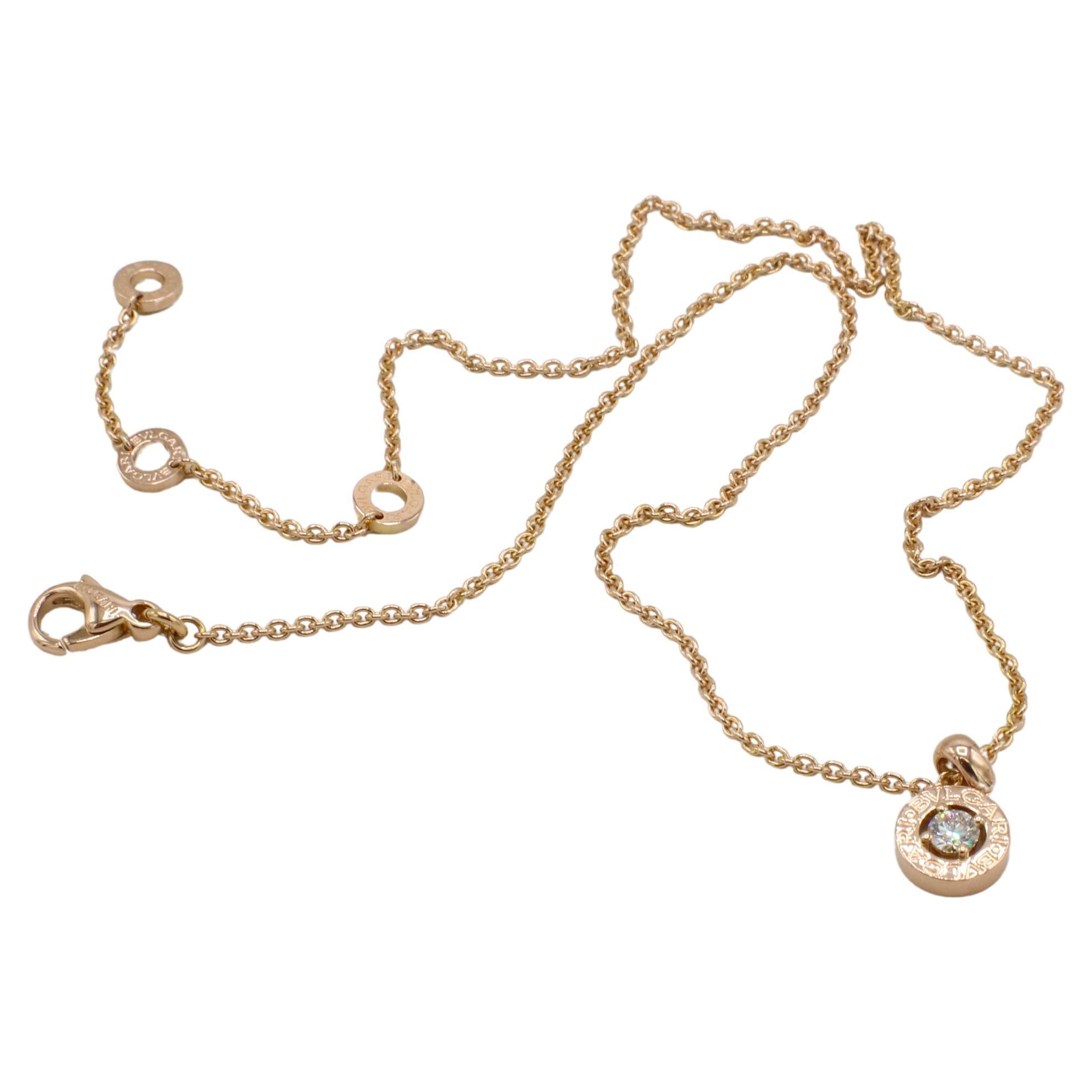 Moderne Bvlgari Collier pendentif solitaire en or rose avec diamants naturels en vente