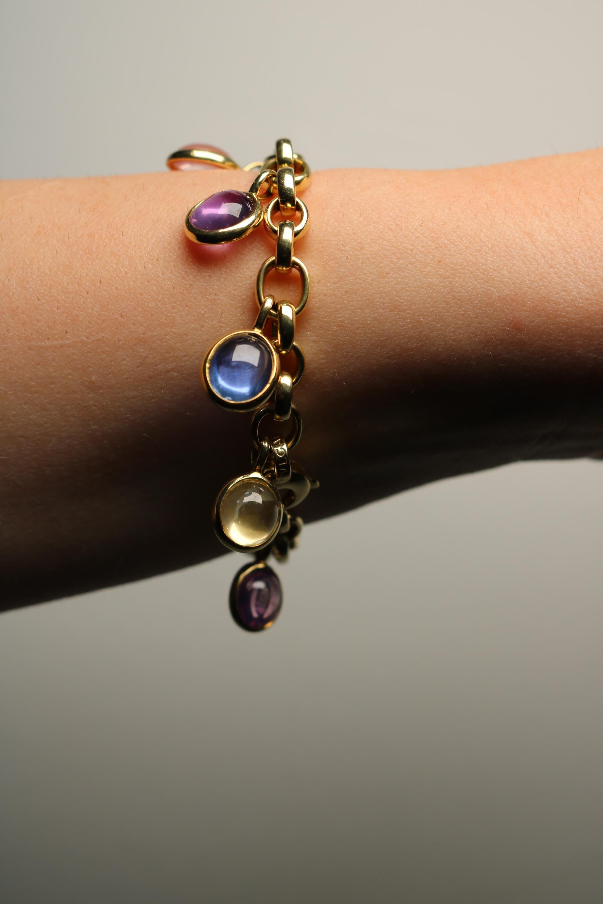 Bvlgari Bulgari Bracciale Charm con zaffiro multicolore d'epoca in oro giallo 18 carati in vendita 5