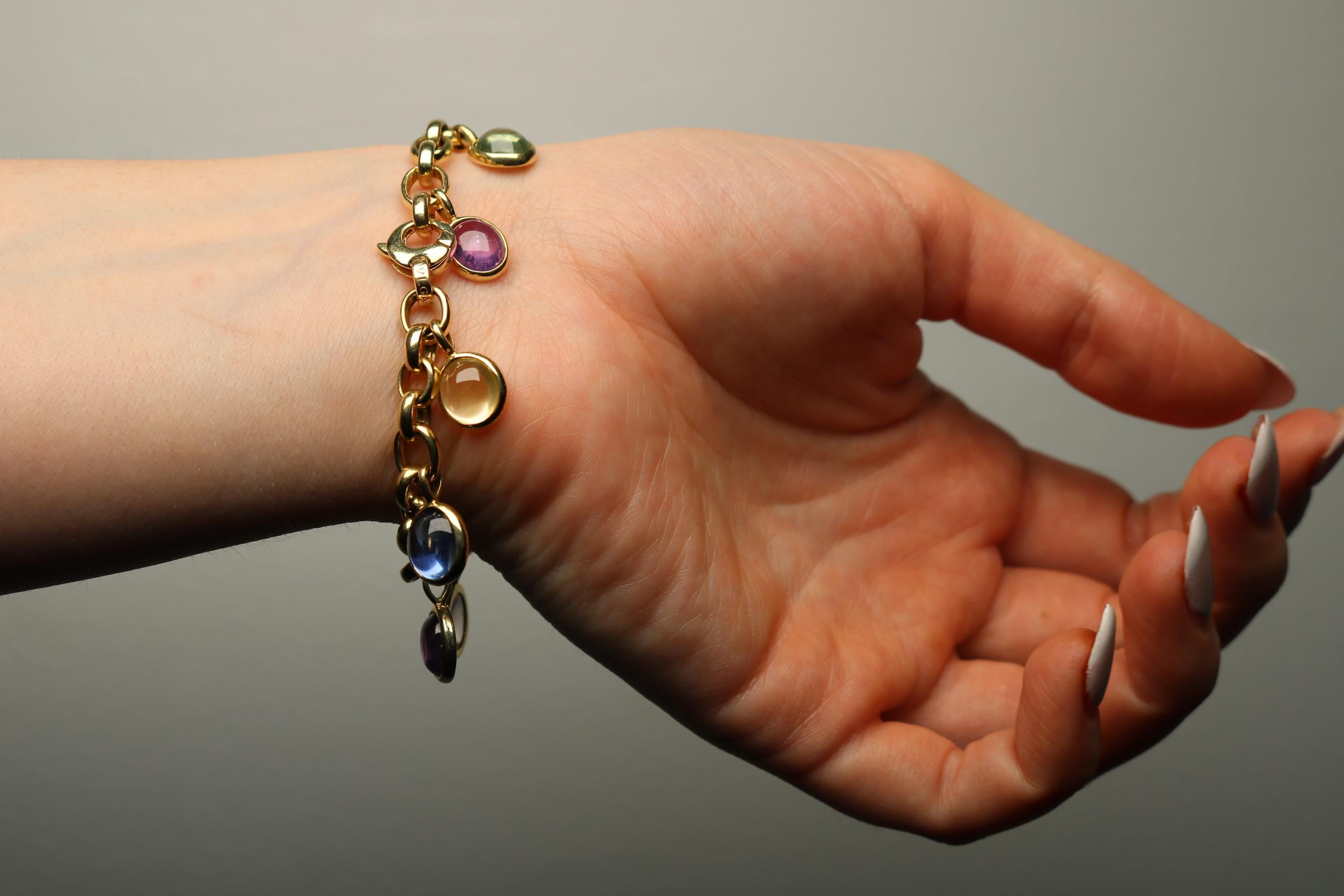Bvlgari Bulgari Bracciale Charm con zaffiro multicolore d'epoca in oro giallo 18 carati in vendita 7