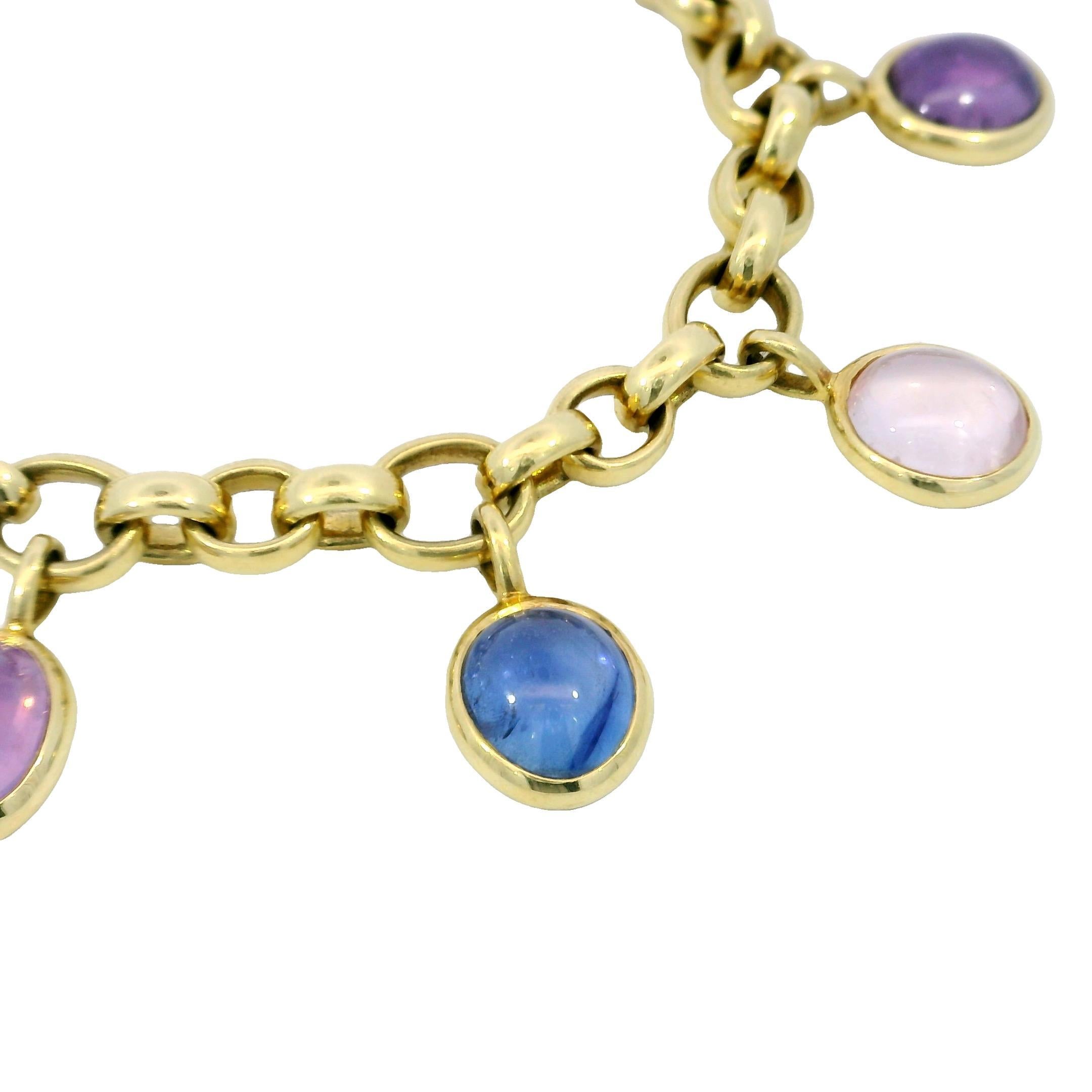 Bvlgari Bulgari Bracciale Charm con zaffiro multicolore d'epoca in oro giallo 18 carati

Il bracciale Bvlgari presenta ~36,5ctw di zaffiri che pendono da maglie intrecciate che formano una catena flessibile e fluida. Gli zaffiri multicolore tagliati