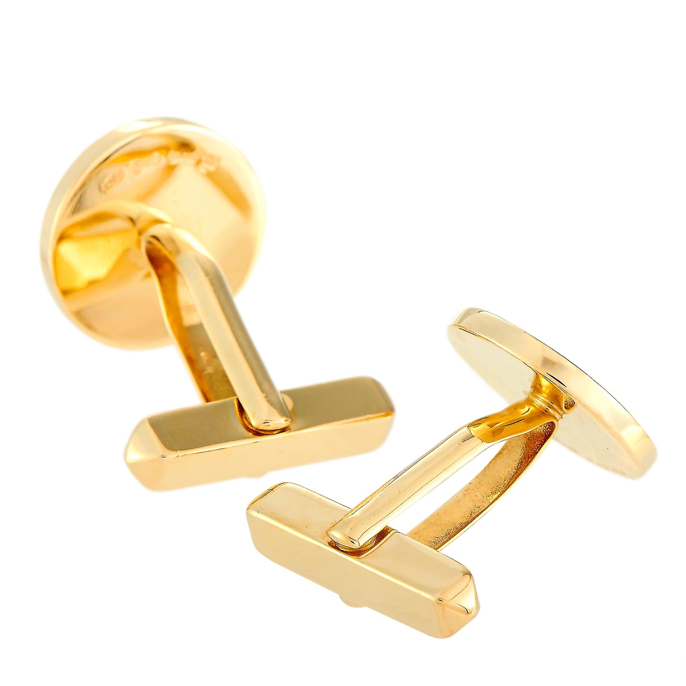 The Bvlgari “Bvlgari Bvlgari” cufflinks are made out of 18K yellow gold and onyx and each of the two weighs 6.2 grams. The cufflinks measure 0.65” in length and 0.65” in width.